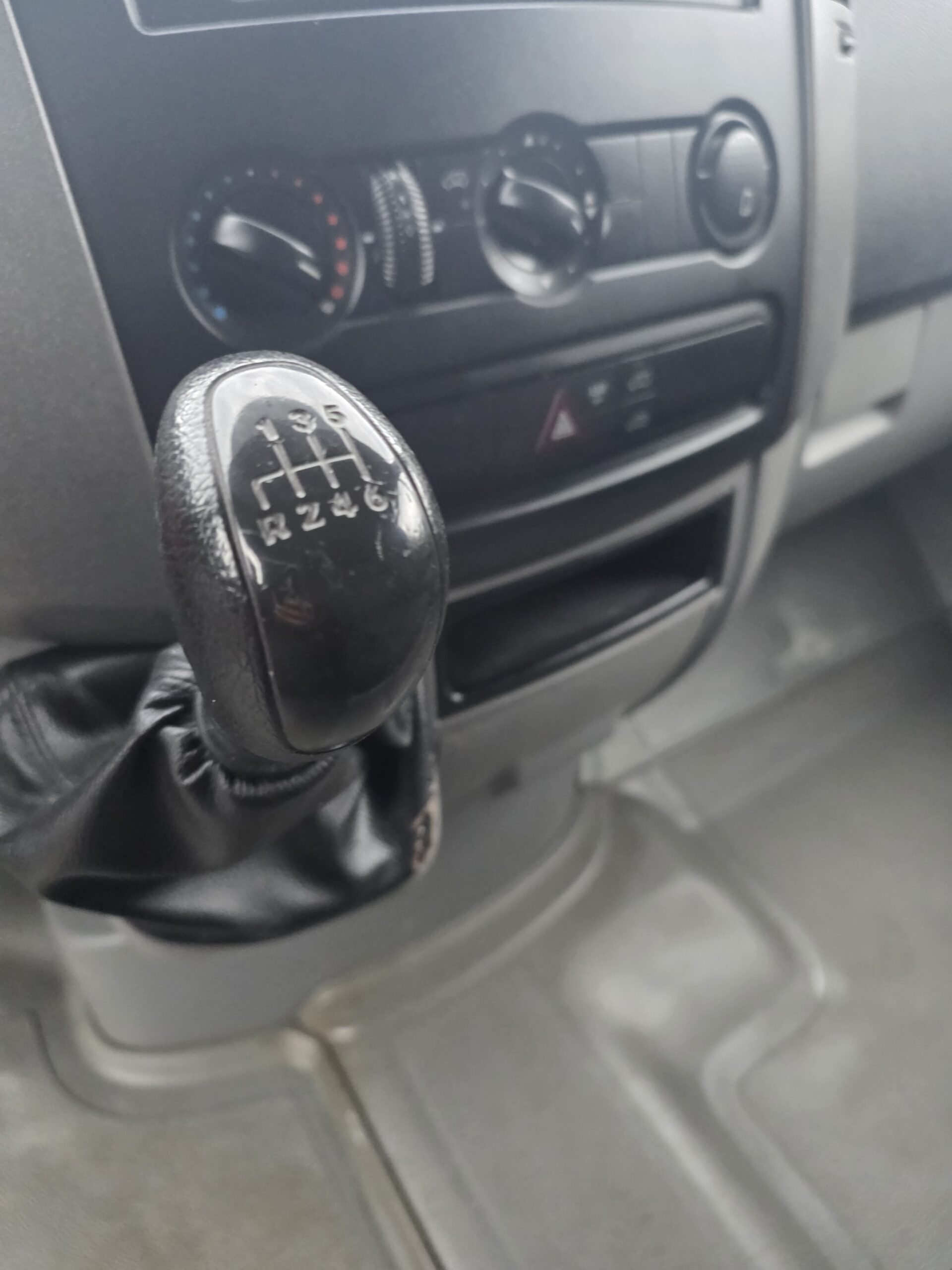 
								MERCEDES SPRINTER 210 COURT L1H1 avec GALERIE + échelle plein									