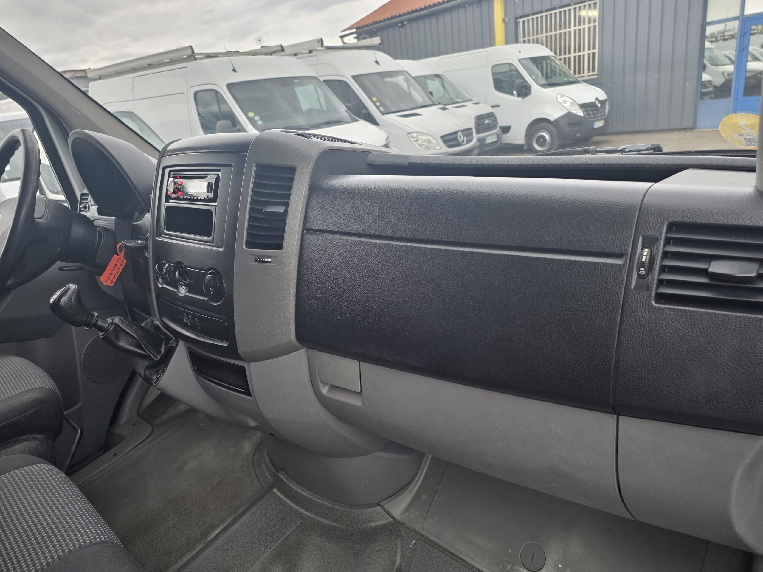 
								MERCEDES SPRINTER 210 COURT L1H1 avec GALERIE + échelle plein									