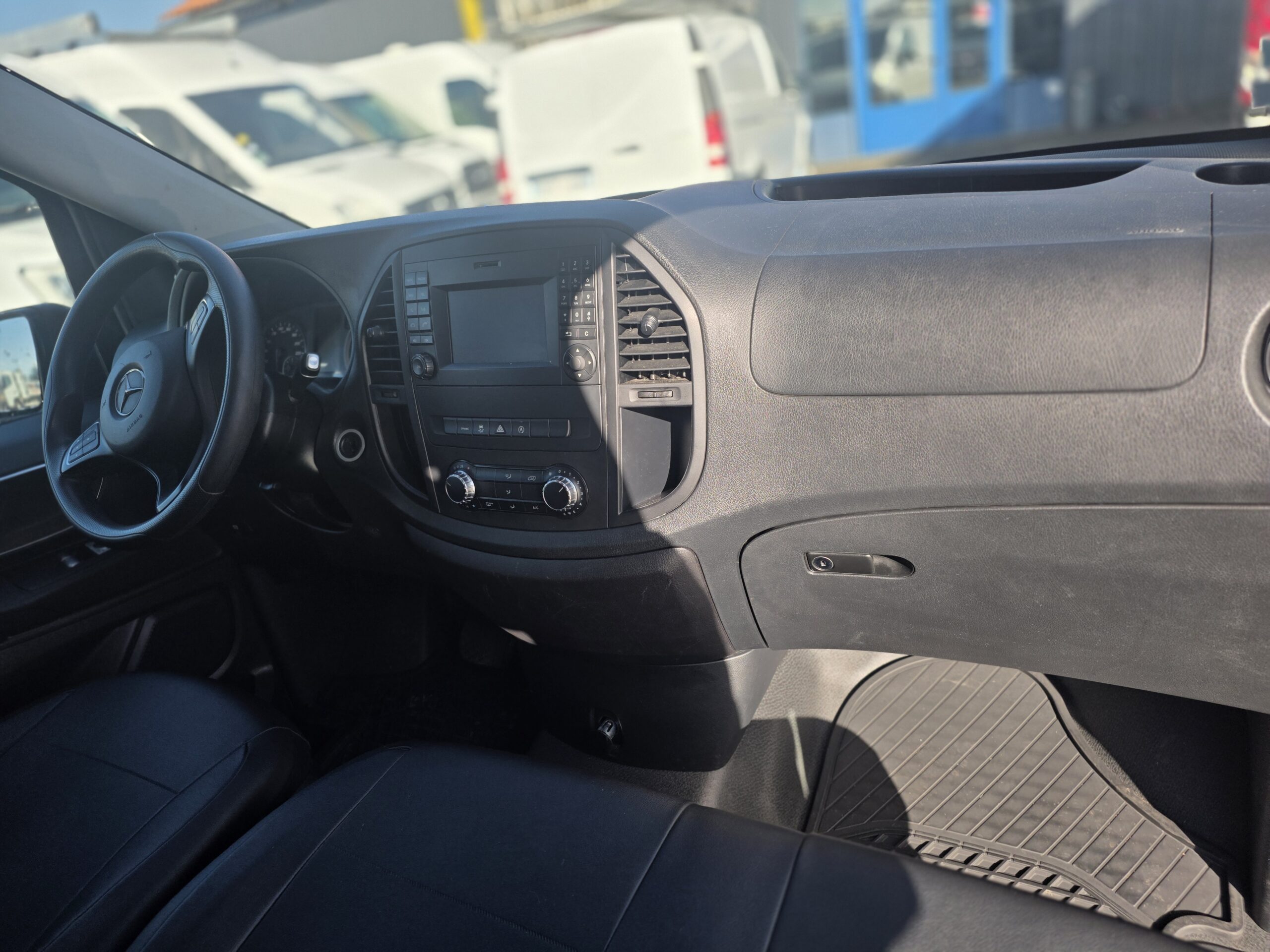 
								Mercedes VITO TOURER 114 CDI MOYEN 9 PLACES BOITE AUTOMATIQUE plein									