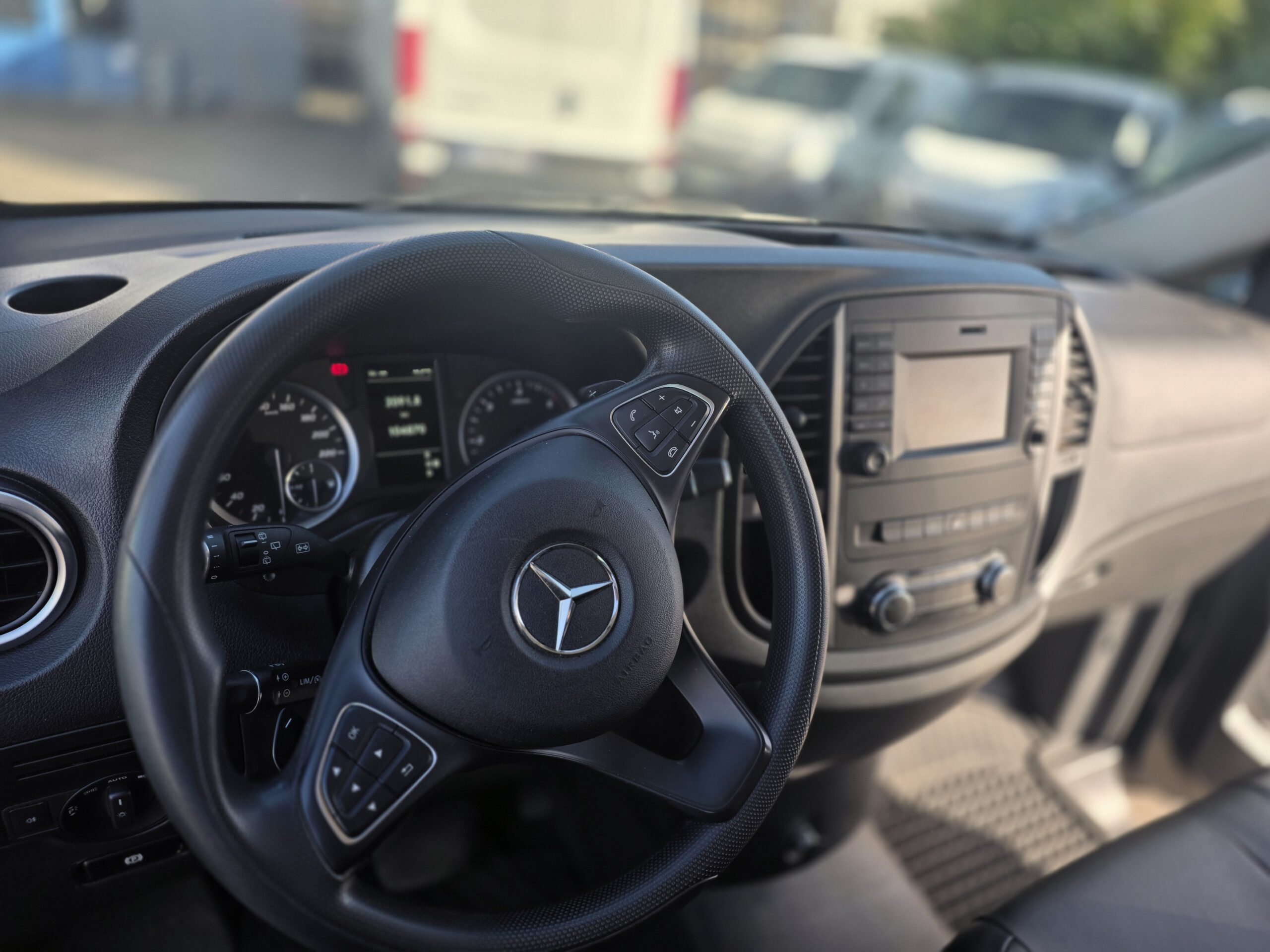
								Mercedes VITO TOURER 114 CDI MOYEN 9 PLACES BOITE AUTOMATIQUE plein									