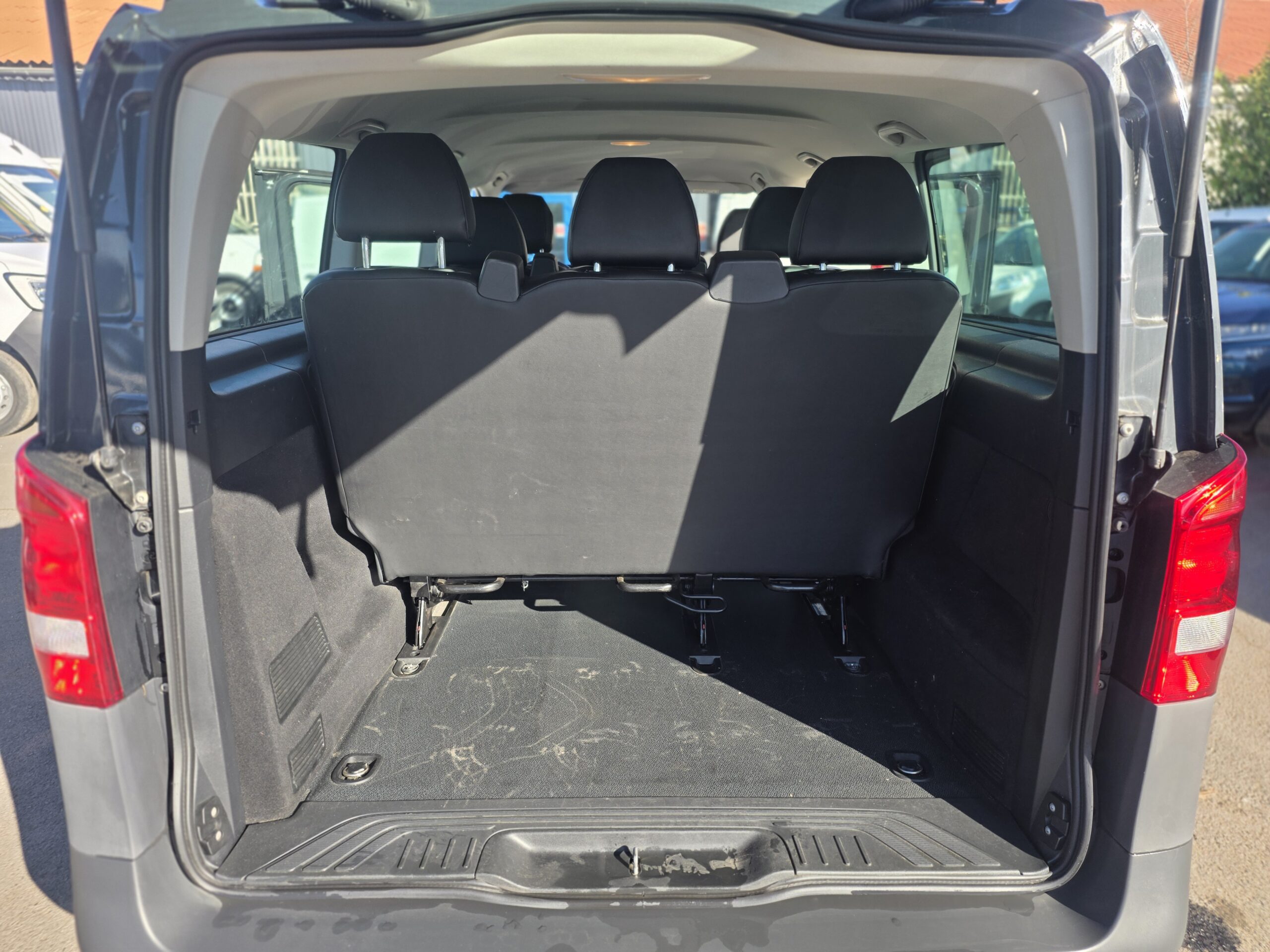 
								Mercedes VITO TOURER 114 CDI MOYEN 9 PLACES BOITE AUTOMATIQUE plein									