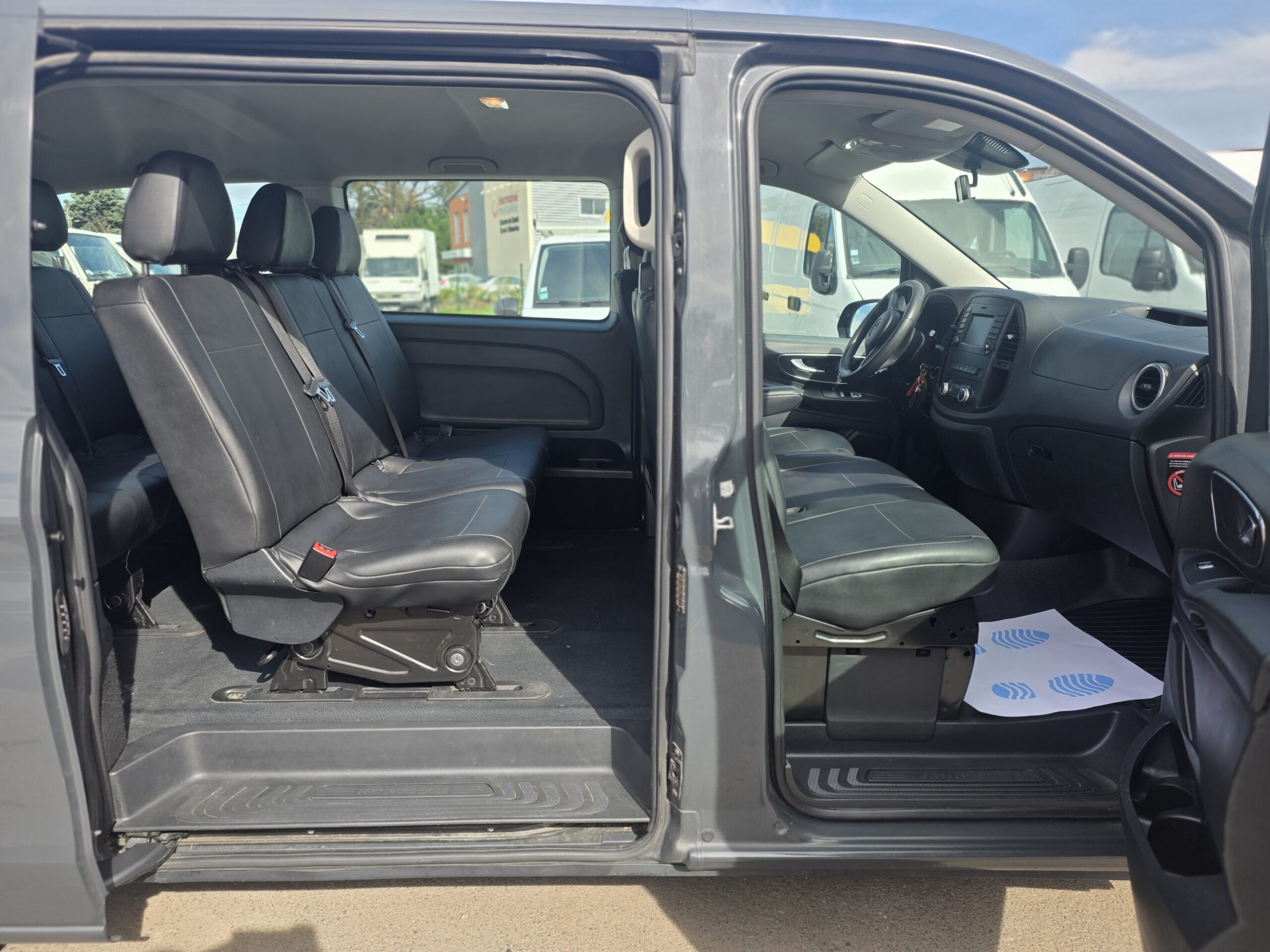 
								Mercedes VITO TOURER 114 CDI MOYEN 9 PLACES BOITE AUTOMATIQUE plein									