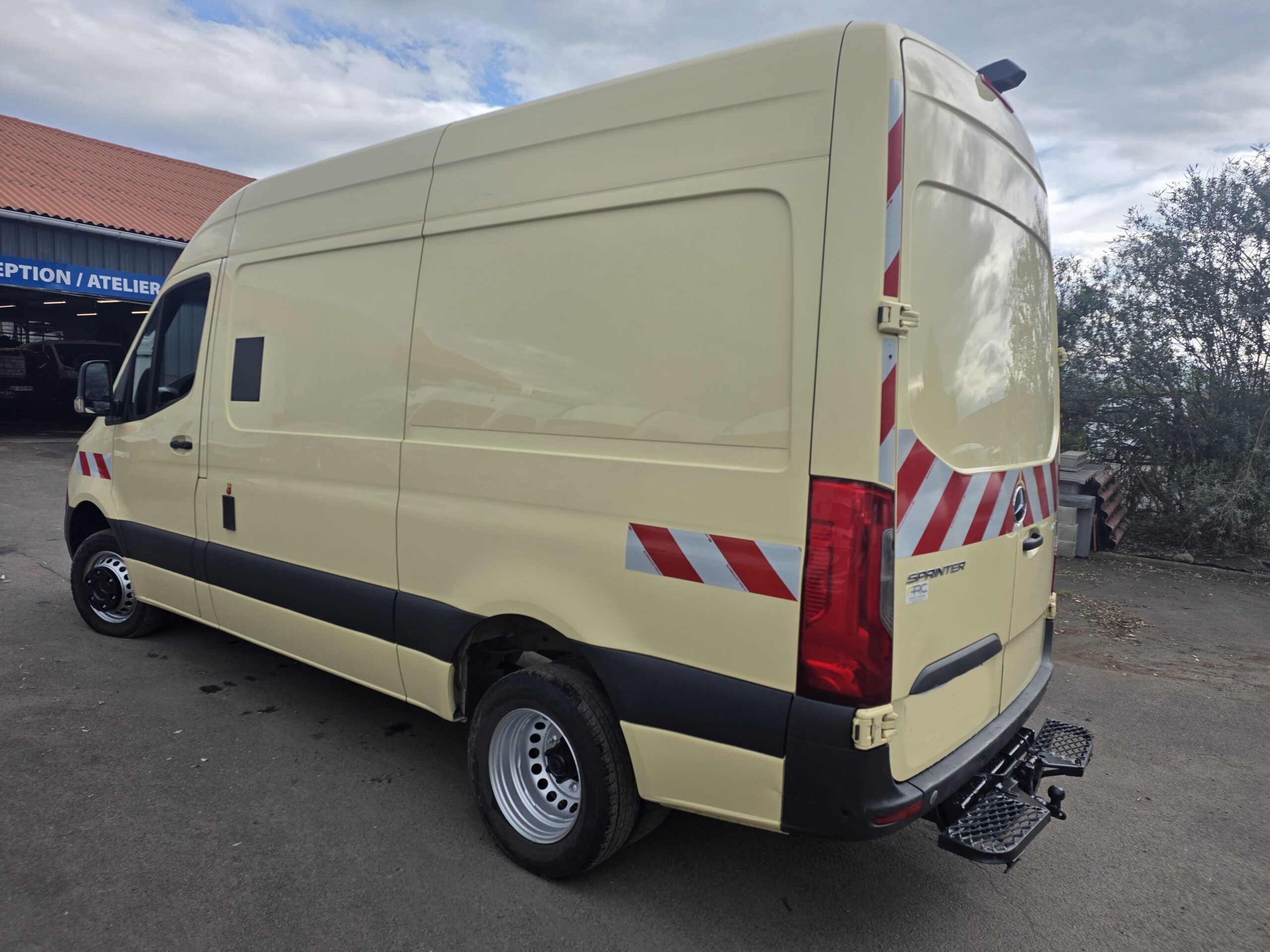 
								MERCEDES SPRINTER 519 V6 3L 190CV L3H3 plein									