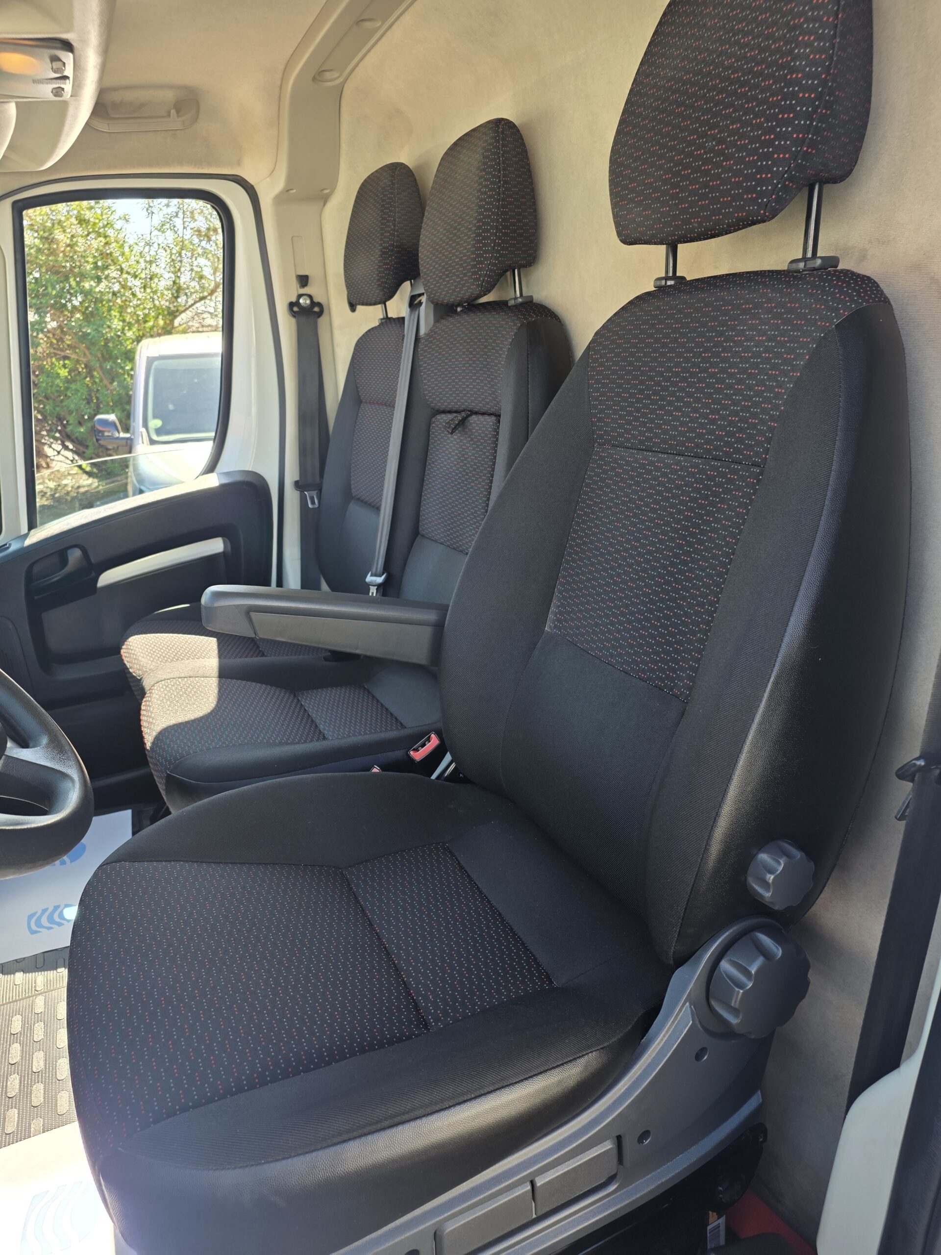 
								CITROEN JUMPER 2.2 HDI L2H2 120CV plein									