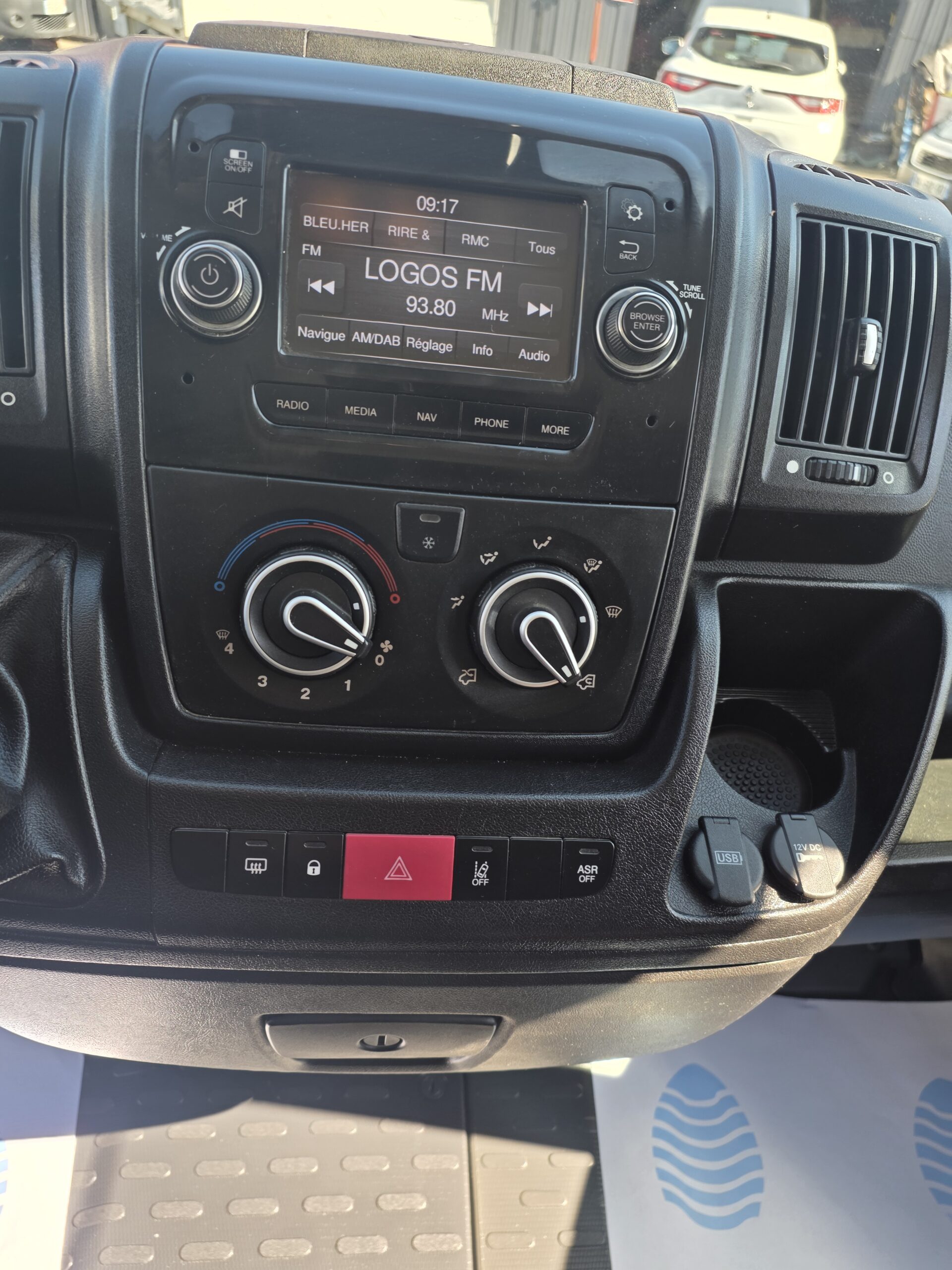 
								CITROEN JUMPER 2.2 HDI L2H2 120CV plein									