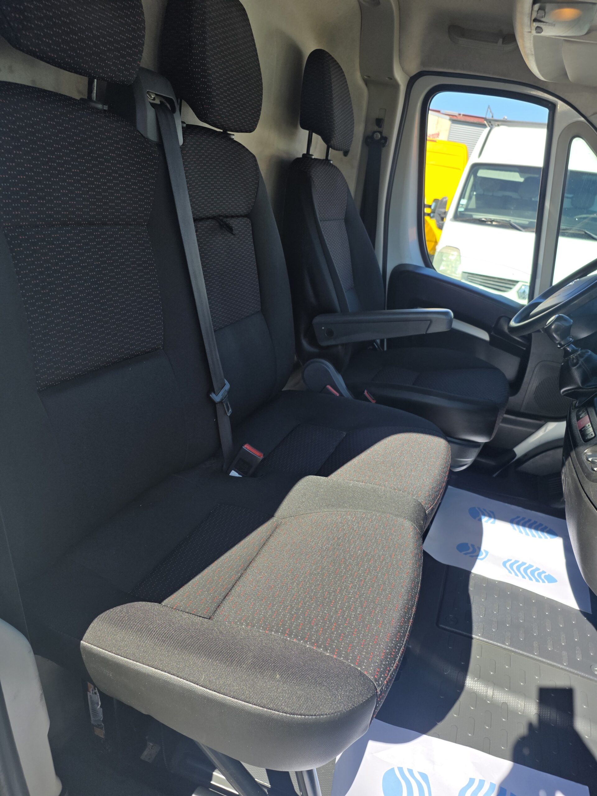 
								CITROEN JUMPER 2.2 HDI L2H2 120CV plein									