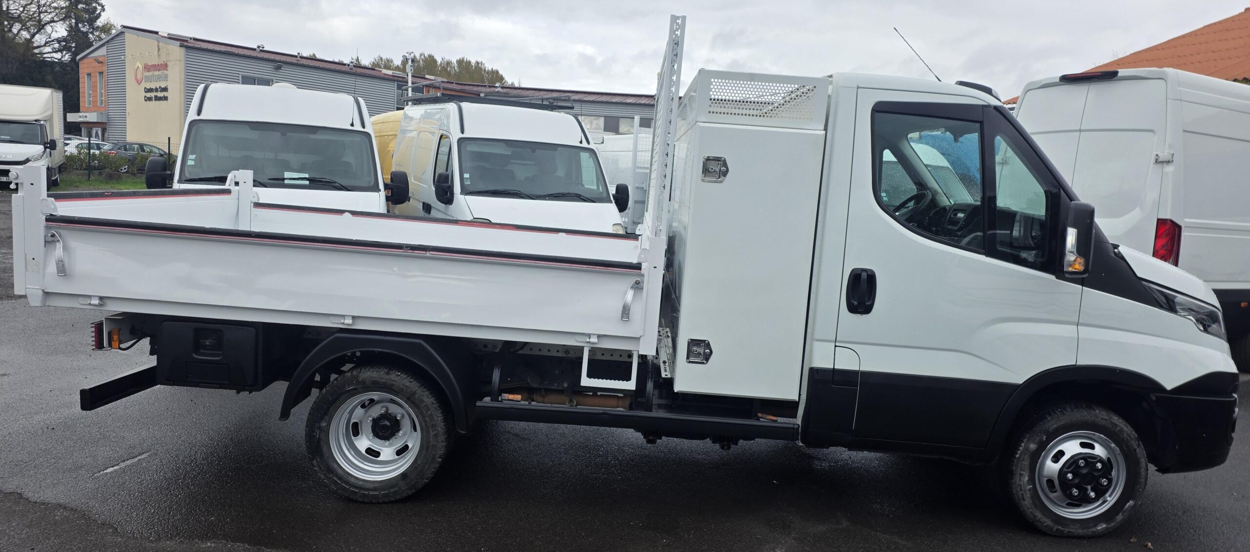 
								IVECO 35C15 3L 150CV BENNE COFFRE JPM plein									