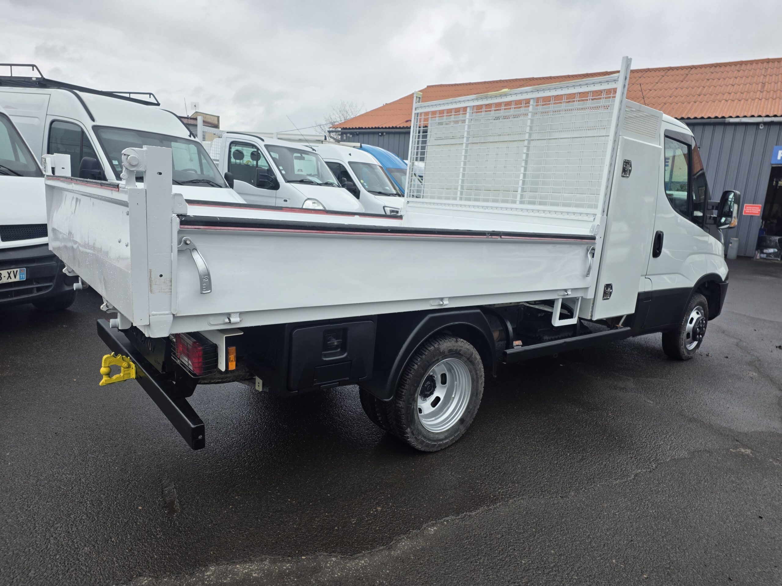 
								IVECO 35C15 3L 150CV BENNE COFFRE JPM plein									