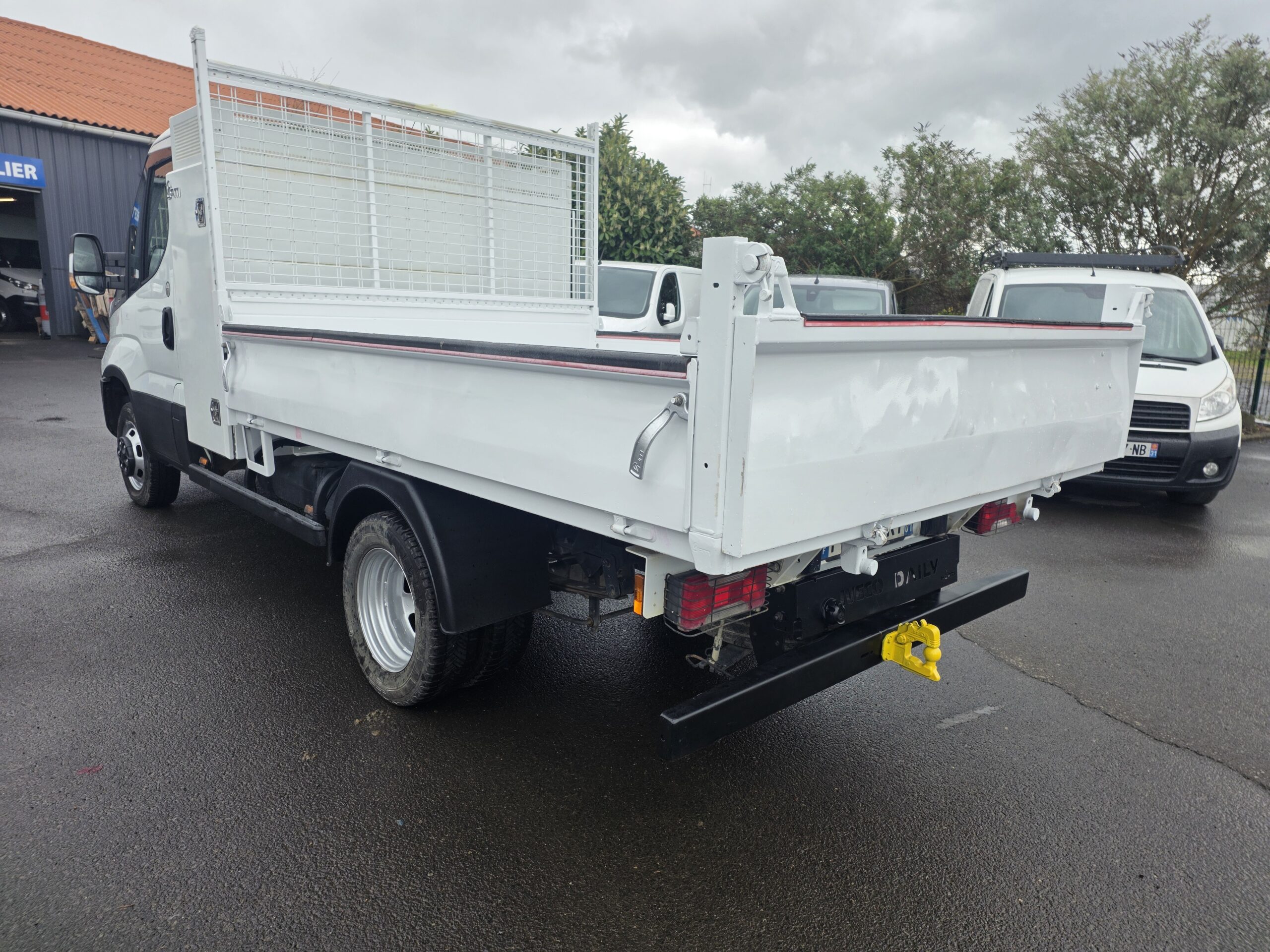 
								IVECO 35C15 3L 150CV BENNE COFFRE JPM plein									