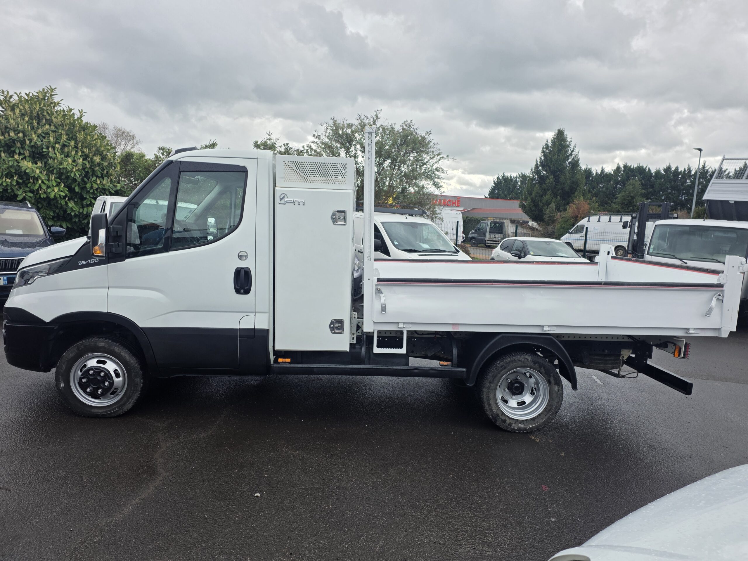
								IVECO 35C15 3L 150CV BENNE COFFRE JPM plein									