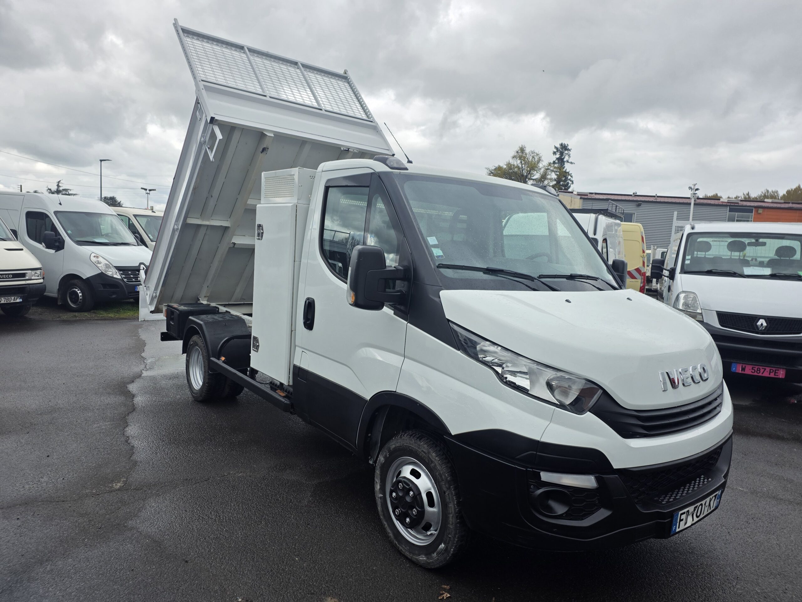 
								IVECO 35C15 3L 150CV BENNE COFFRE JPM plein									