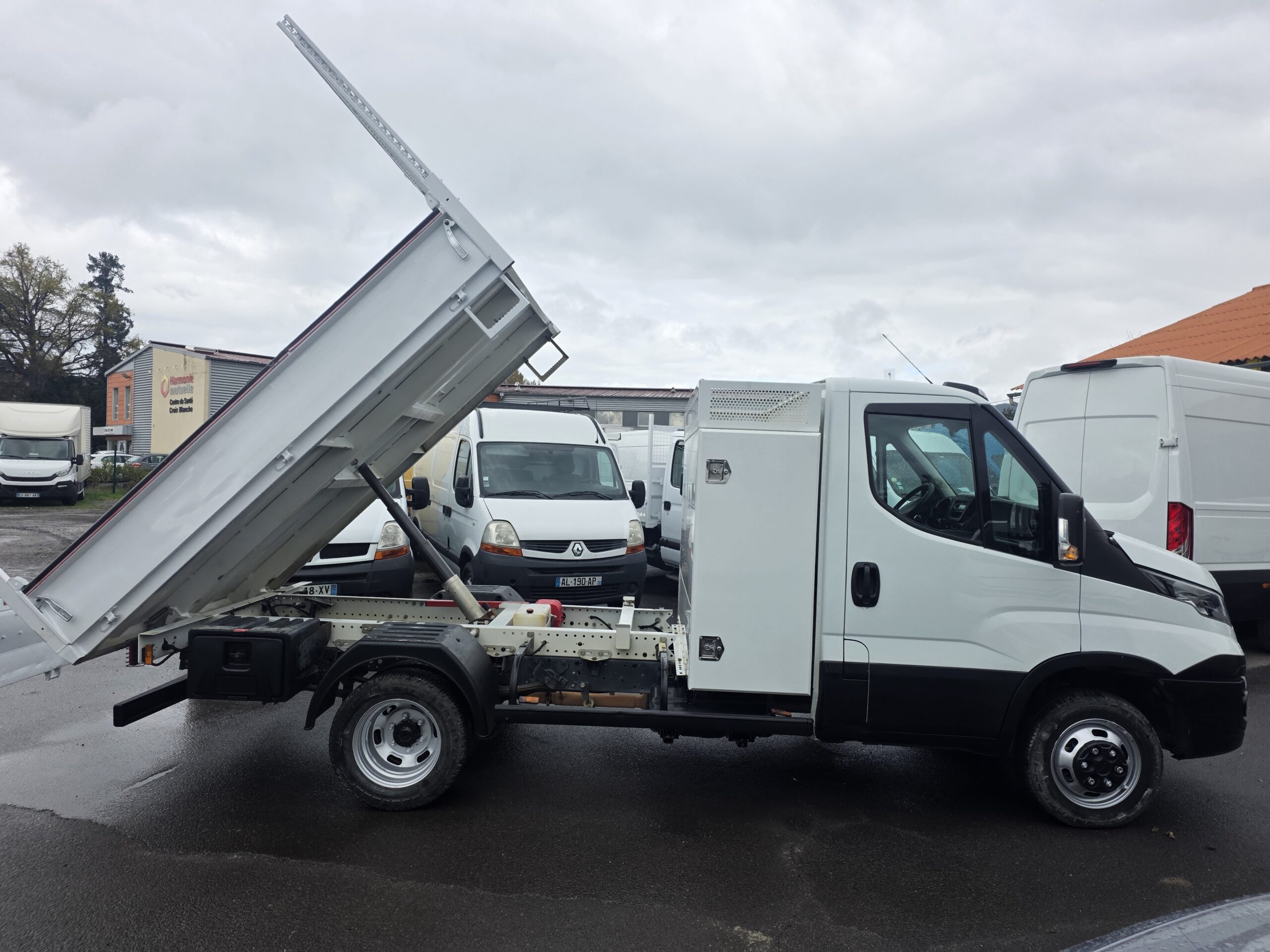 
								IVECO 35C15 3L 150CV BENNE COFFRE JPM plein									