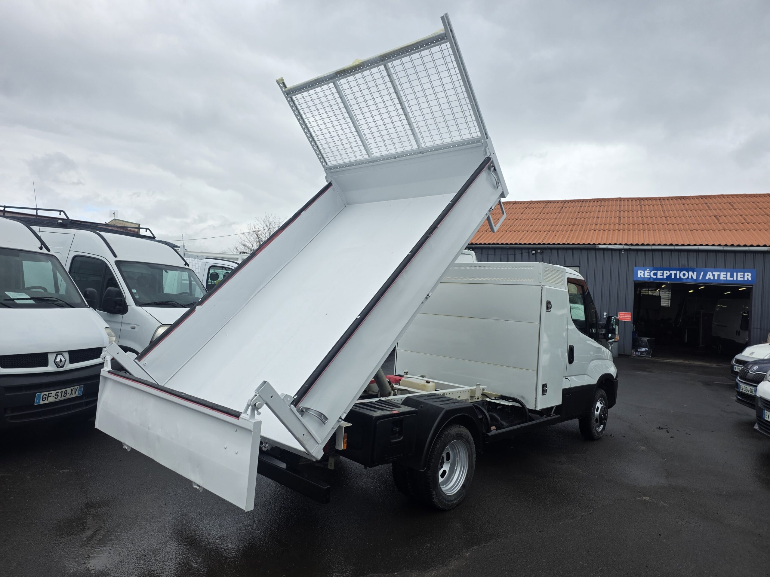 
								IVECO 35C15 3L 150CV BENNE COFFRE JPM plein									