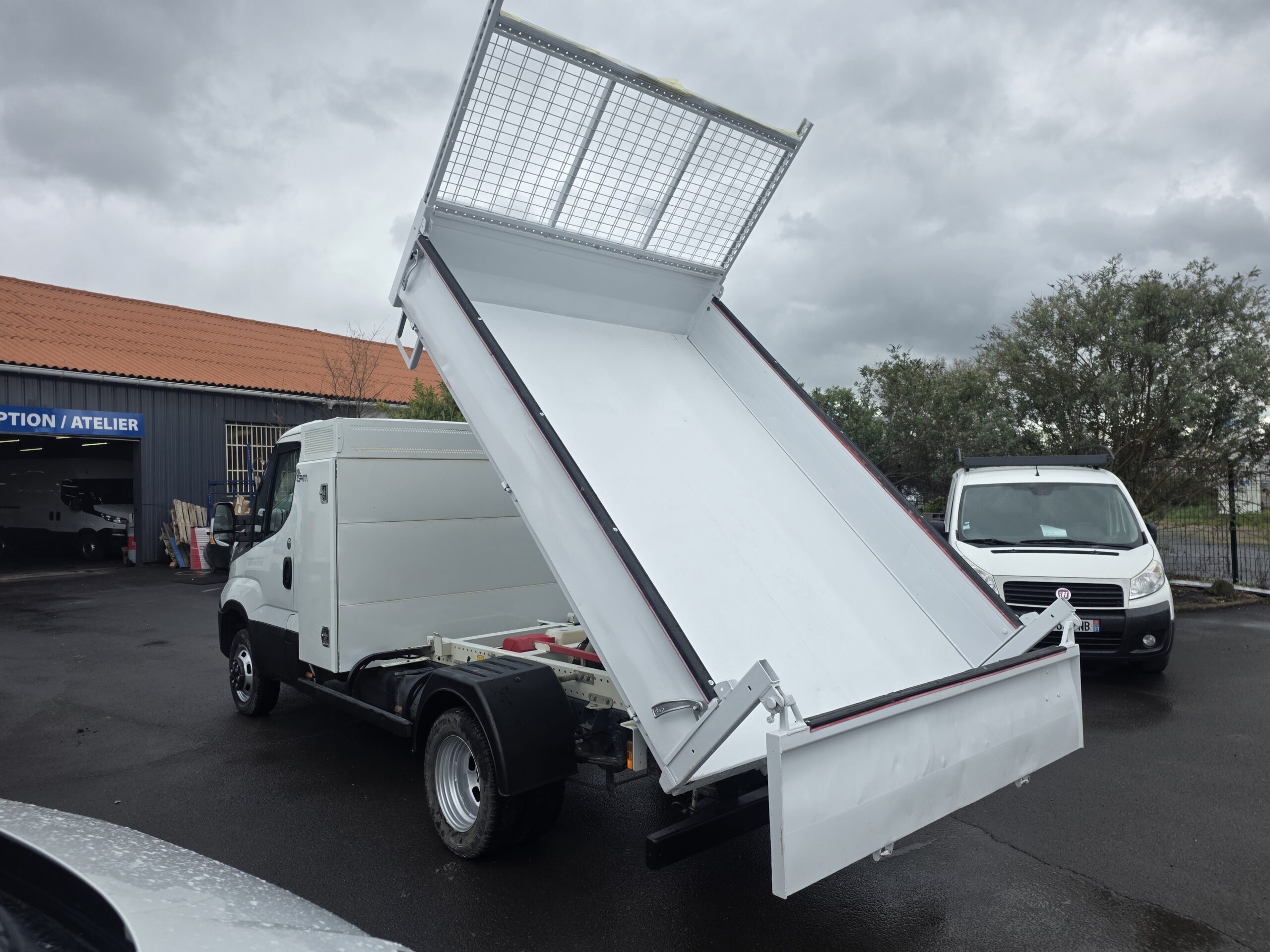 
								IVECO 35C15 3L 150CV BENNE COFFRE JPM plein									