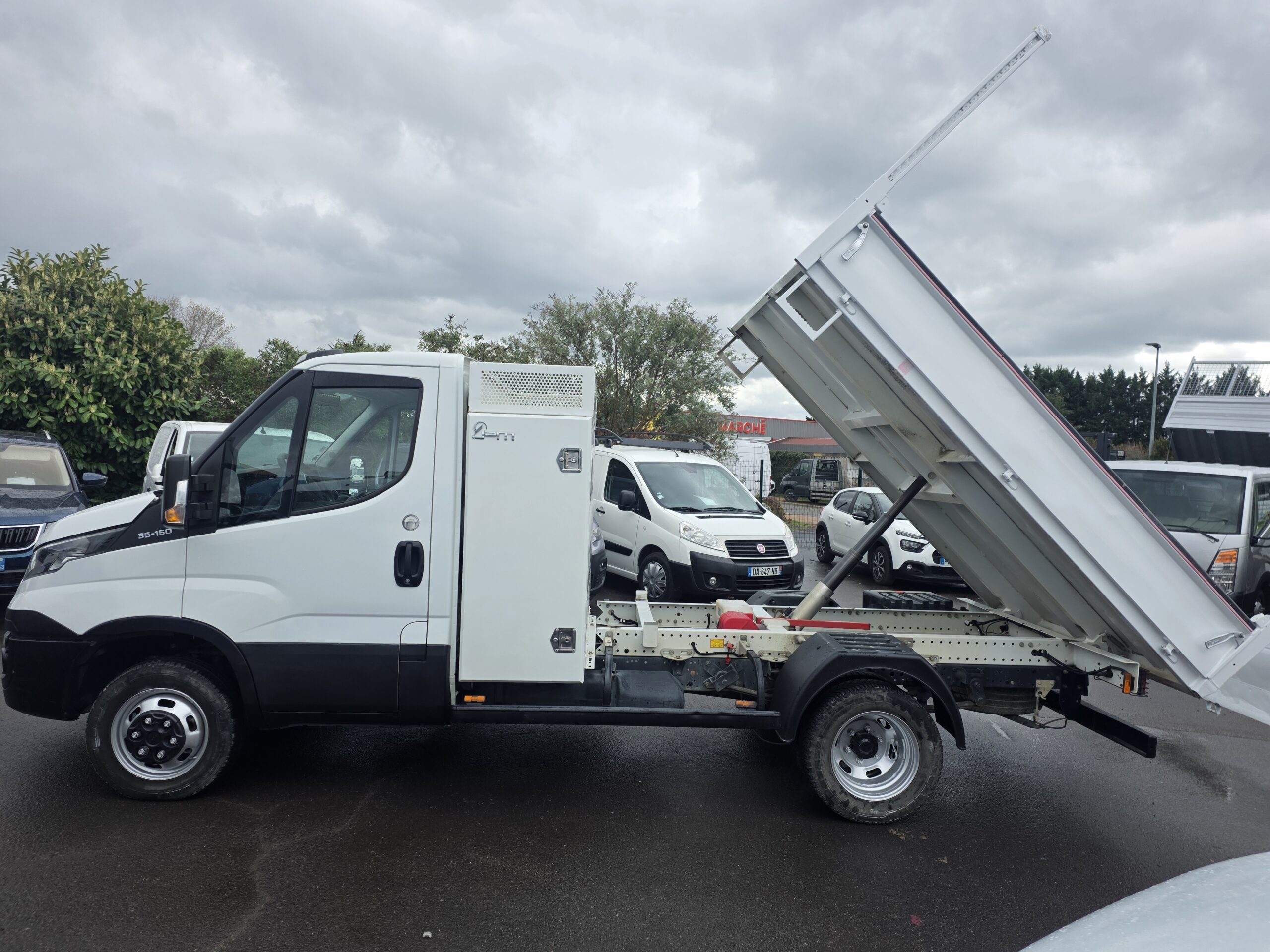 
								IVECO 35C15 3L 150CV BENNE COFFRE JPM plein									
