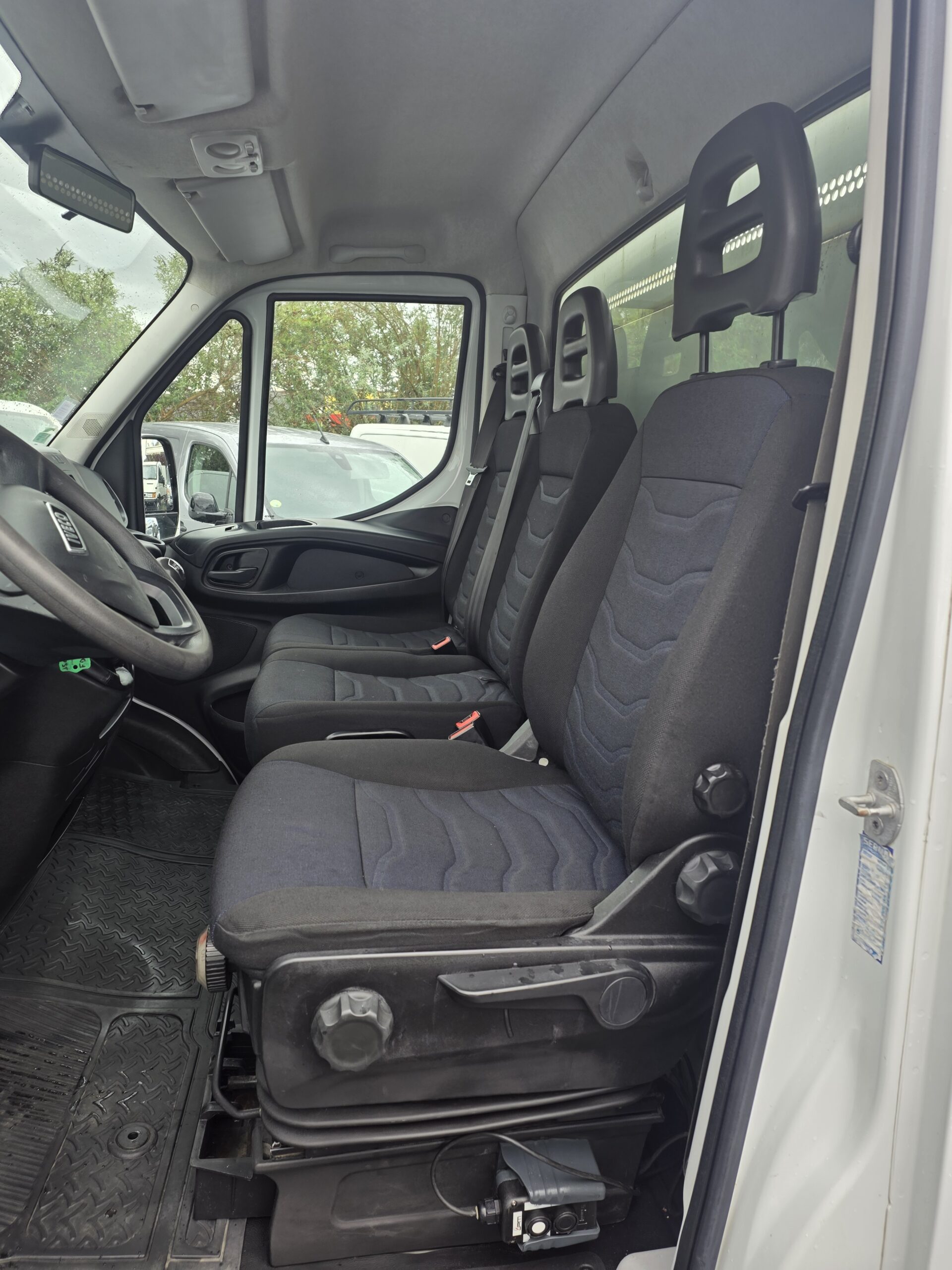 
								IVECO 35C15 3L 150CV BENNE COFFRE JPM plein									