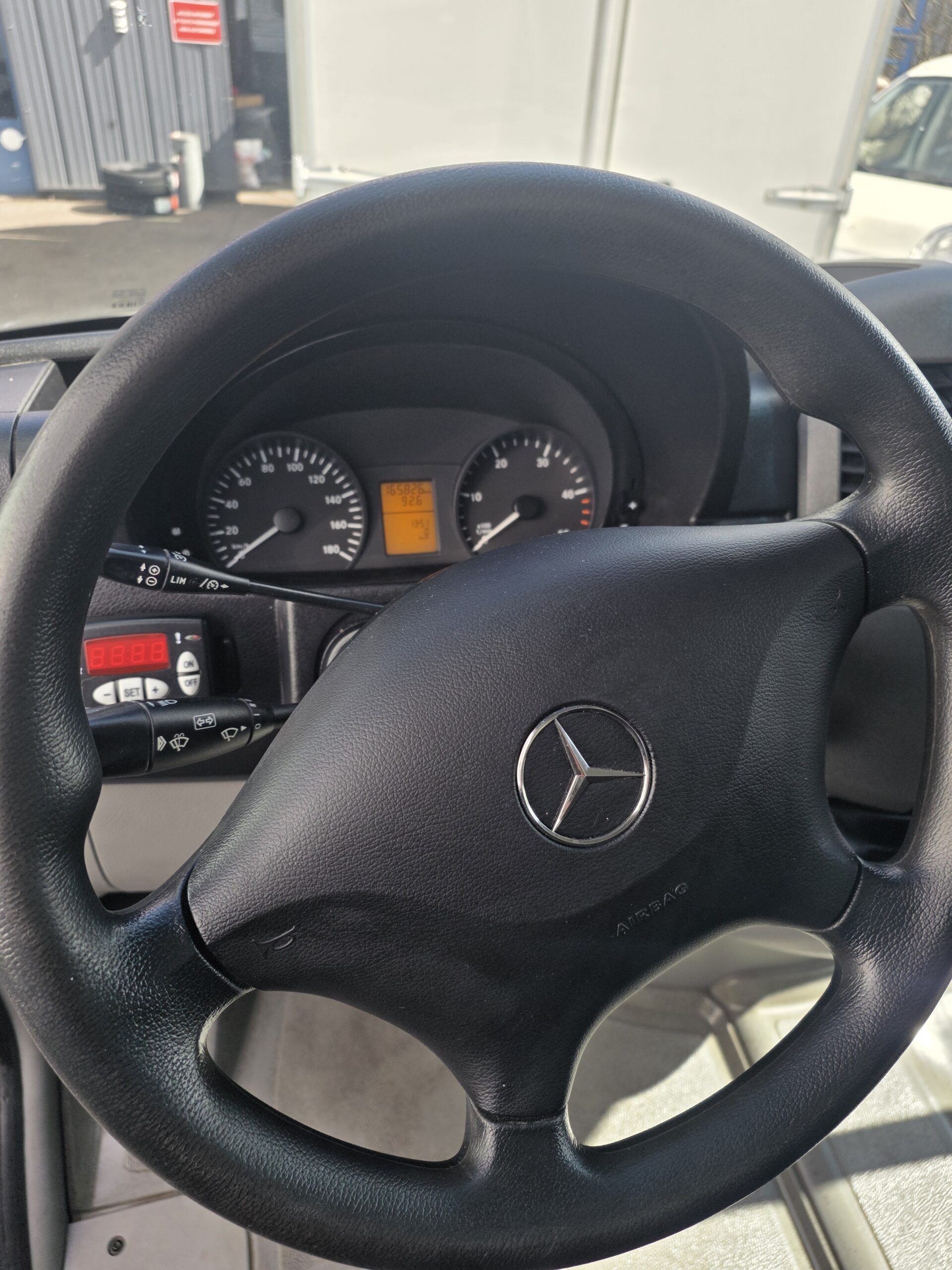
								MERCEDES BENZ 316 CDI FRIGO groupe CARRIER plein									