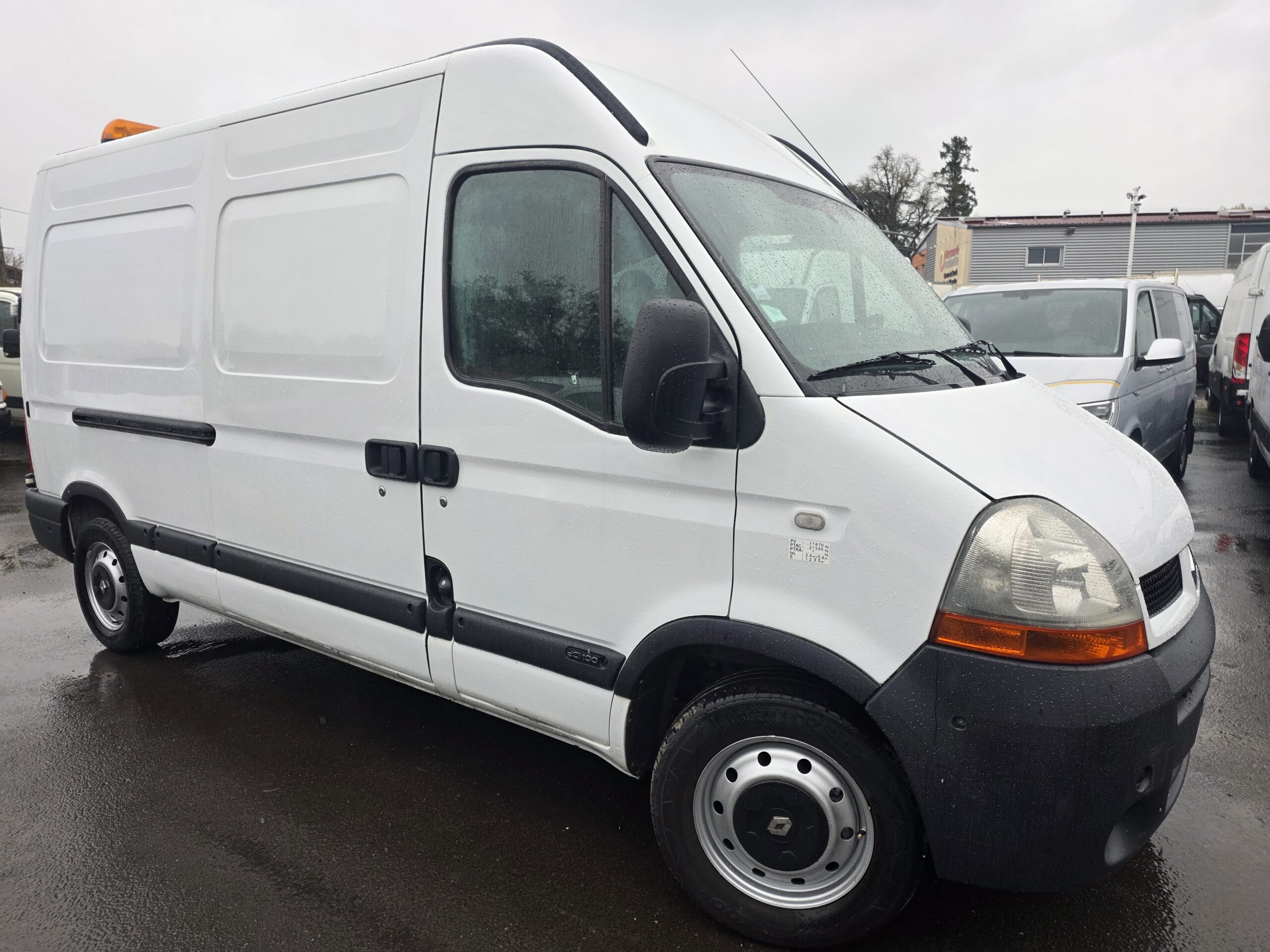 
								RENAULT MASTER 2.5 DCI 100CV L2H2 plein									
