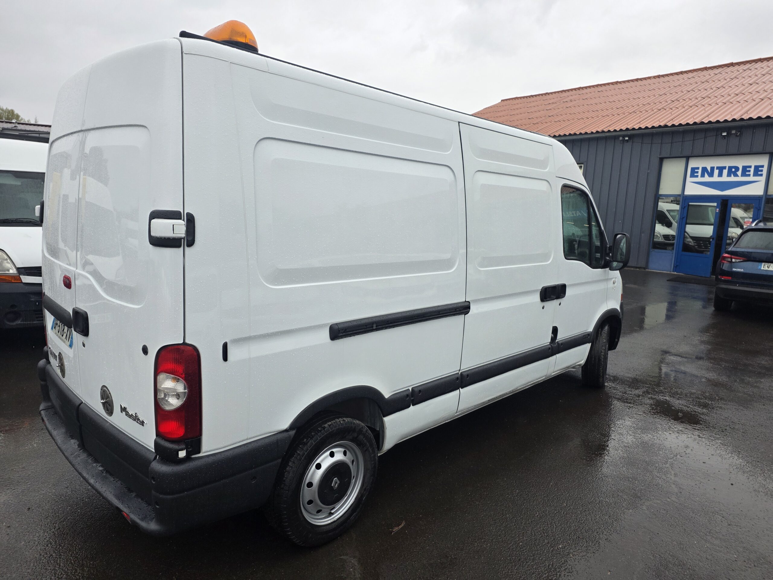 
								RENAULT MASTER 2.5 DCI 100CV L2H2 plein									