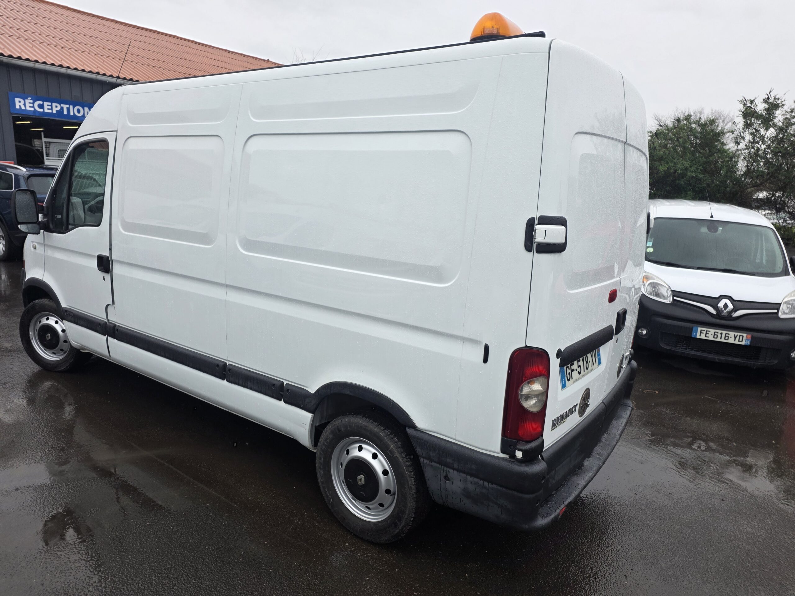 
								RENAULT MASTER 2.5 DCI 100CV L2H2 plein									