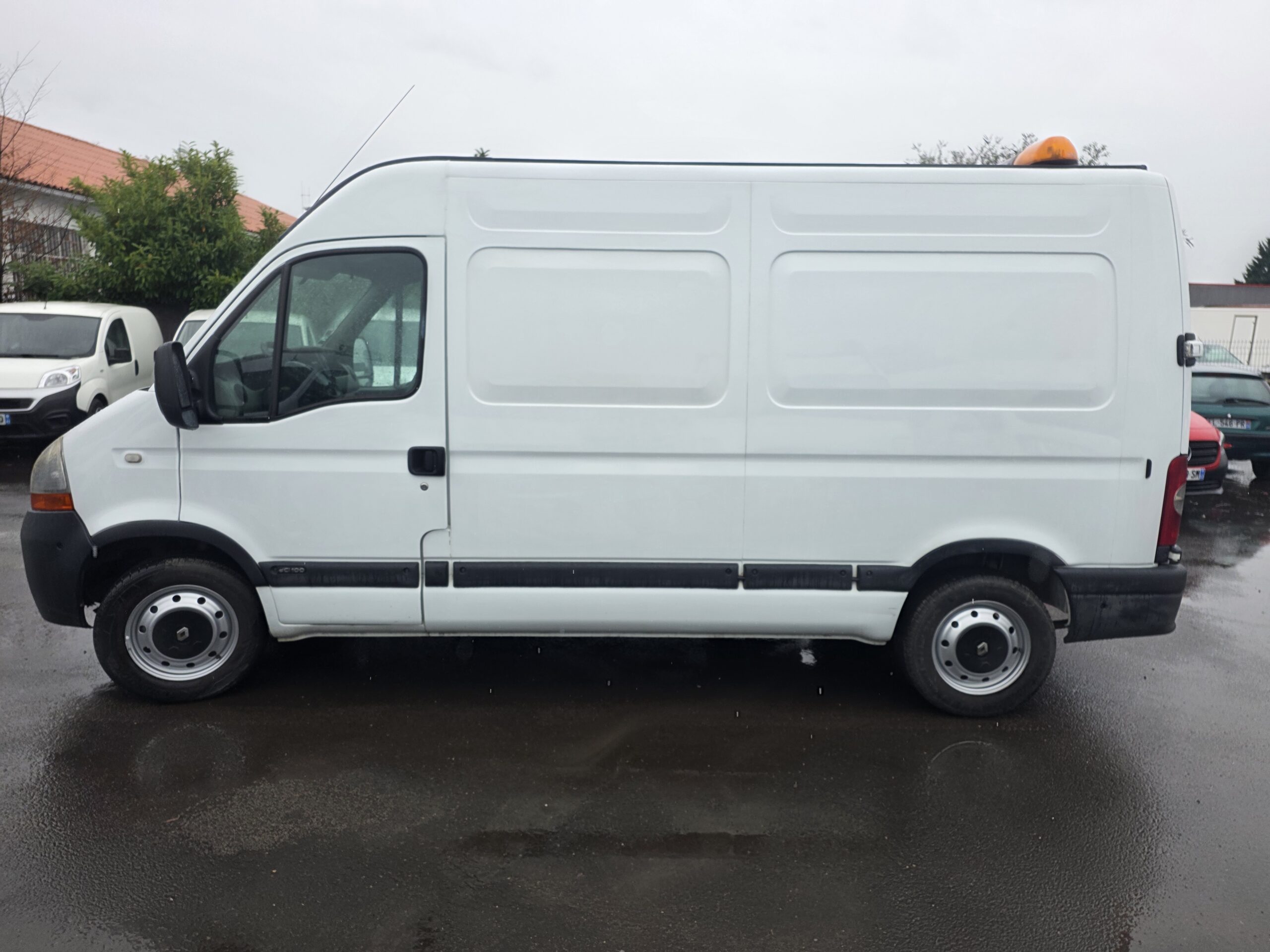 
								RENAULT MASTER 2.5 DCI 100CV L2H2 plein									