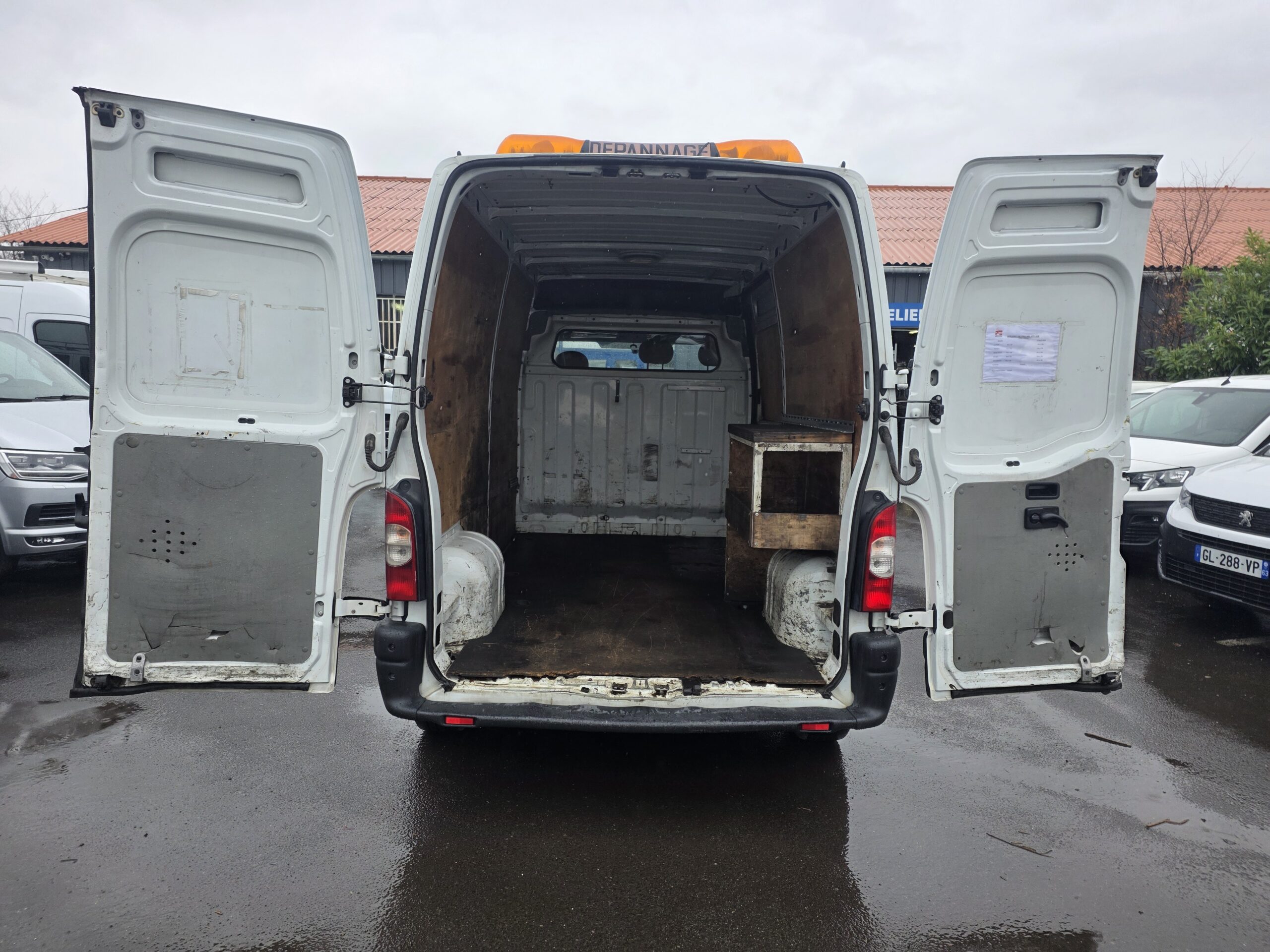 
								RENAULT MASTER 2.5 DCI 100CV L2H2 plein									