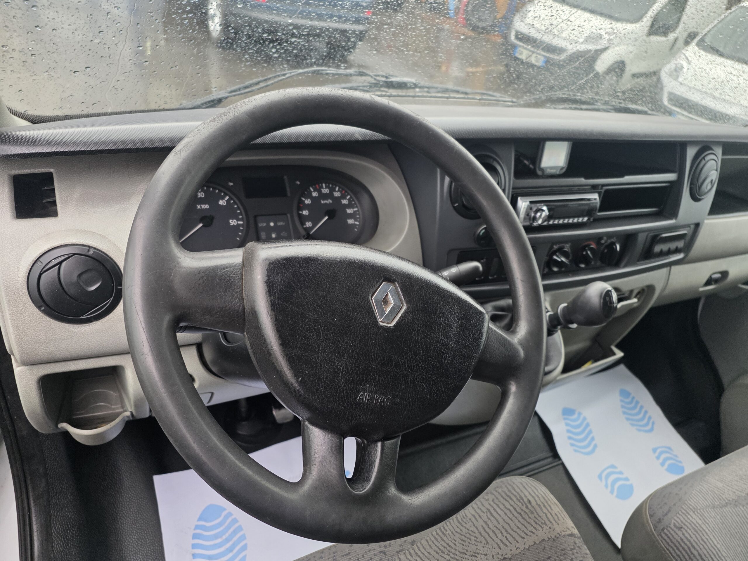 
								RENAULT MASTER 2.5 DCI 100CV L2H2 plein									
