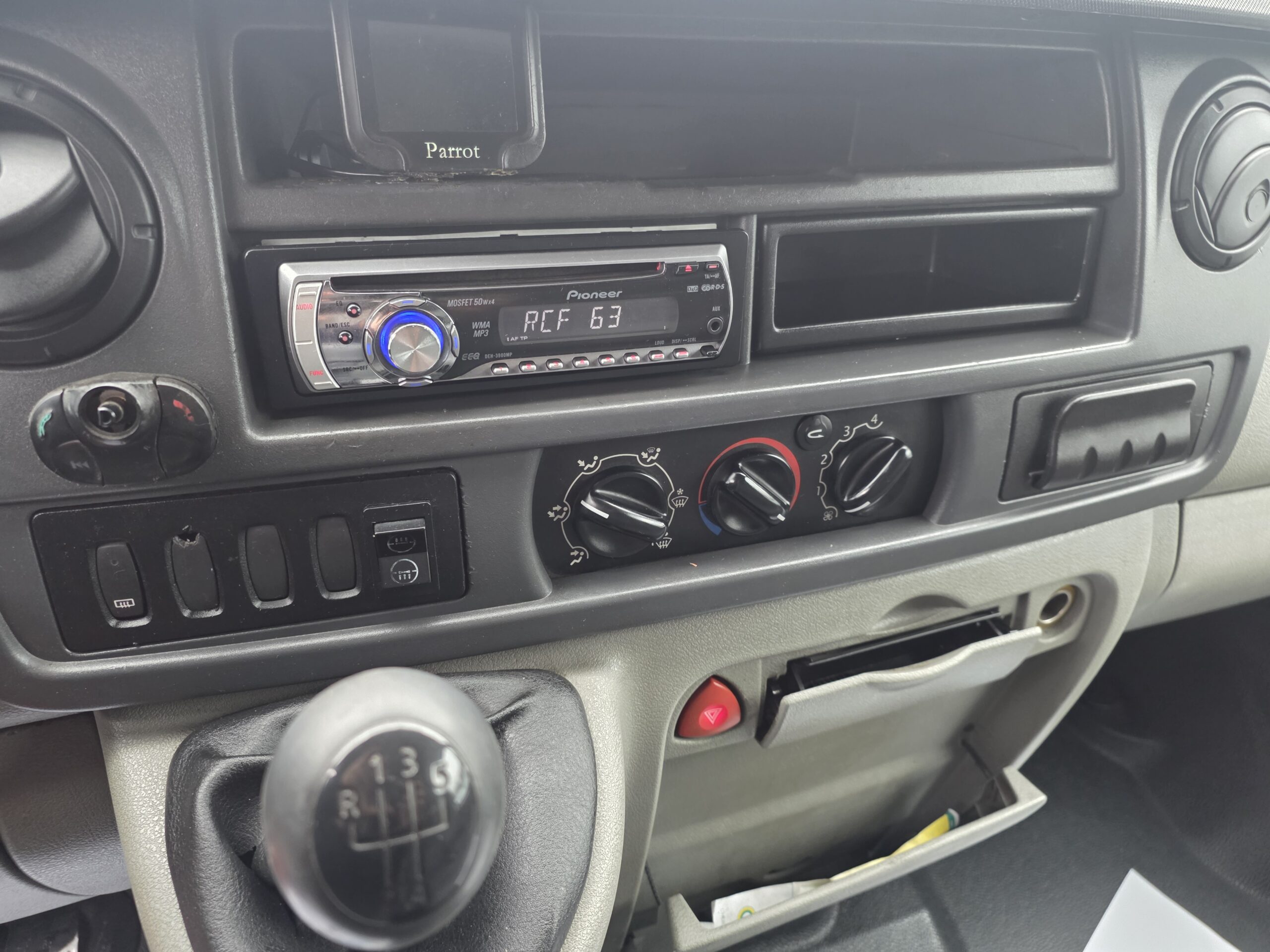 
								RENAULT MASTER 2.5 DCI 100CV L2H2 plein									