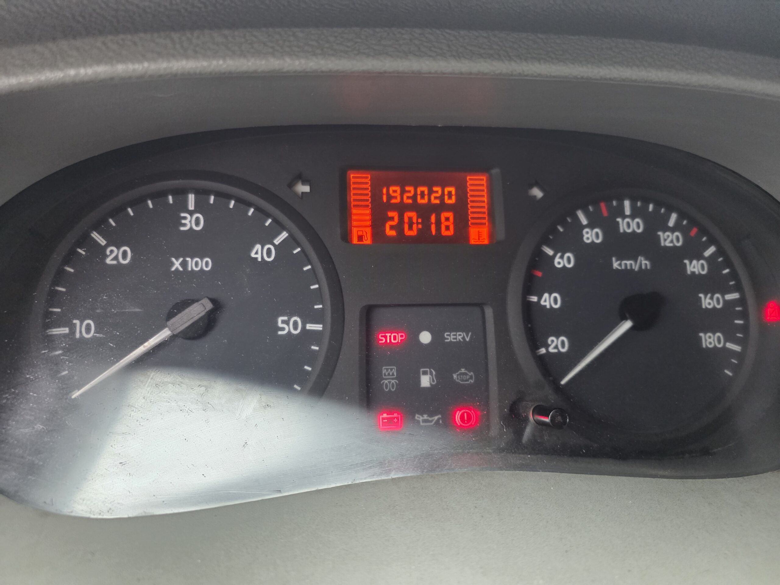 
								RENAULT MASTER 2.5 DCI 100CV L2H2 plein									