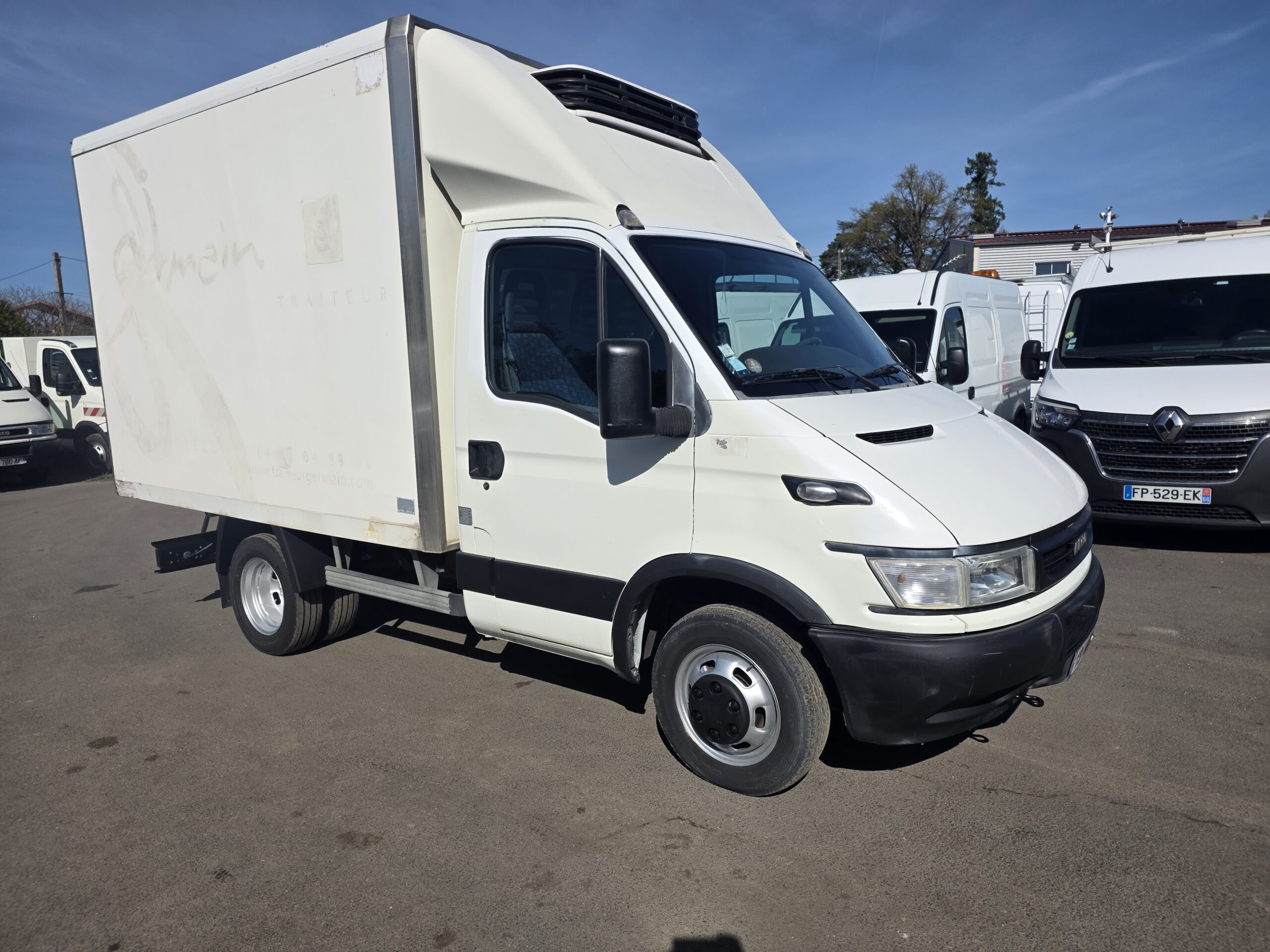 
								IVECO  35C9 CAISSE FRIGO plein									