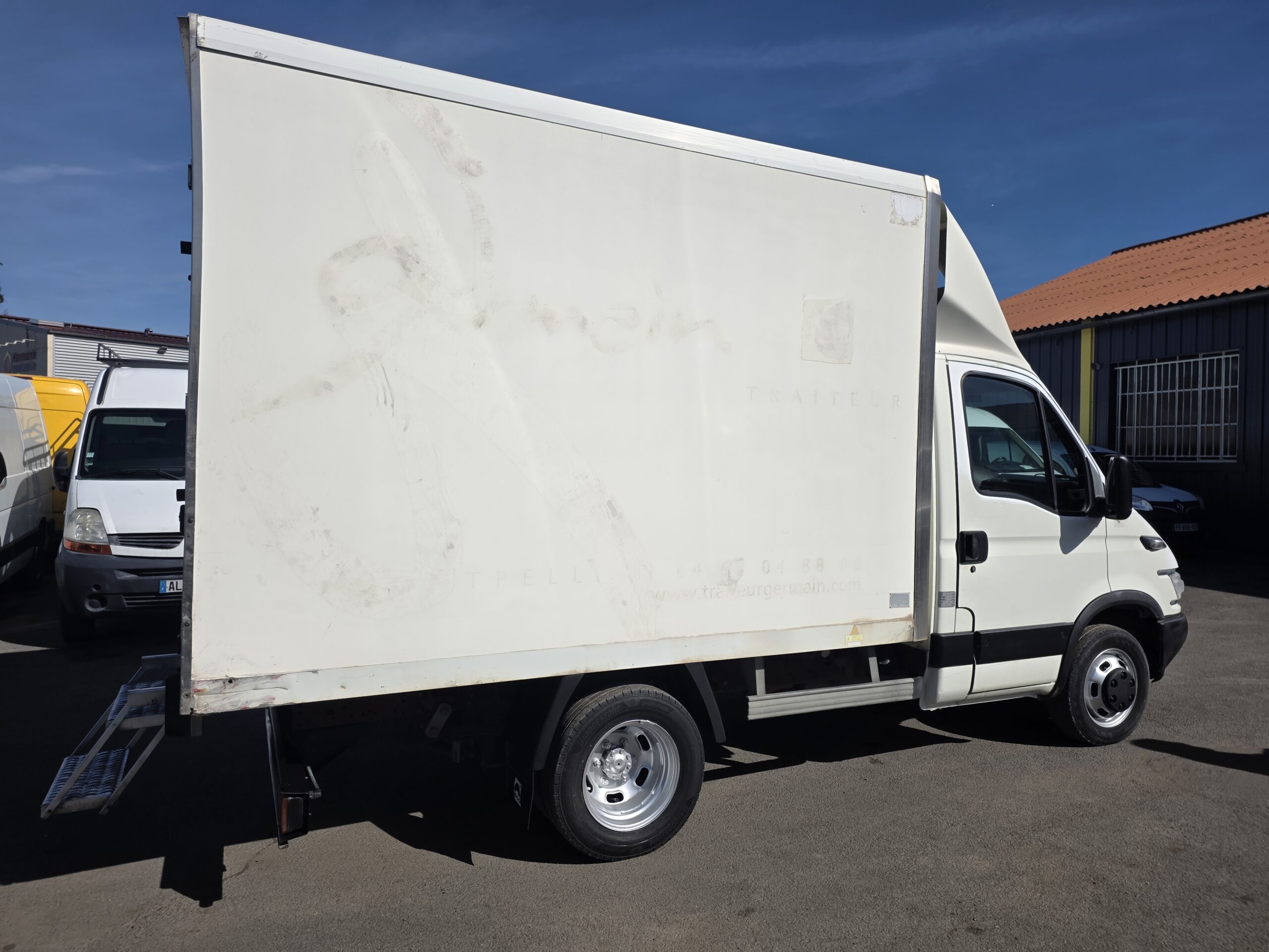 
								IVECO  35C9 CAISSE FRIGO plein									