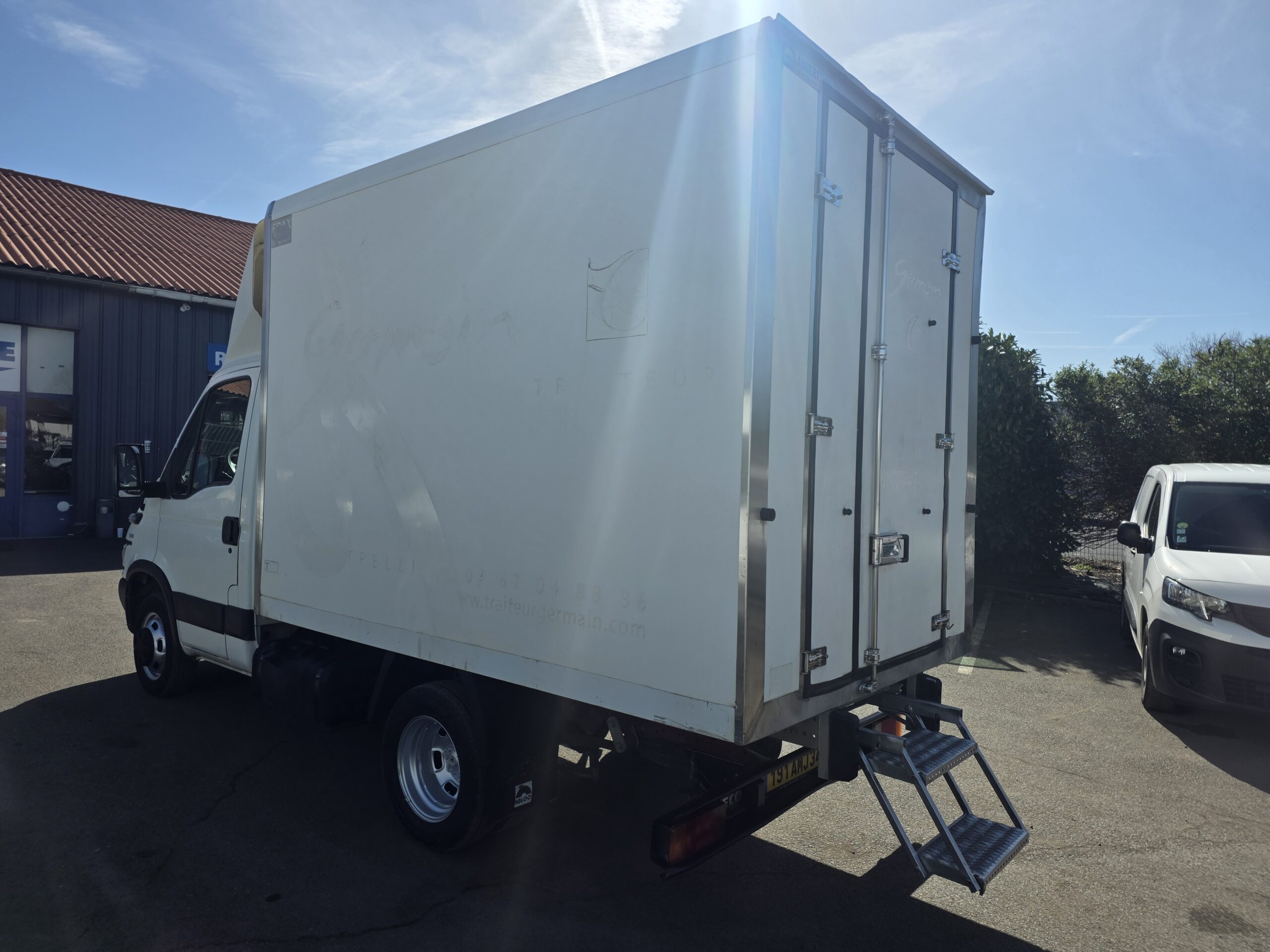 
								IVECO  35C9 CAISSE FRIGO plein									