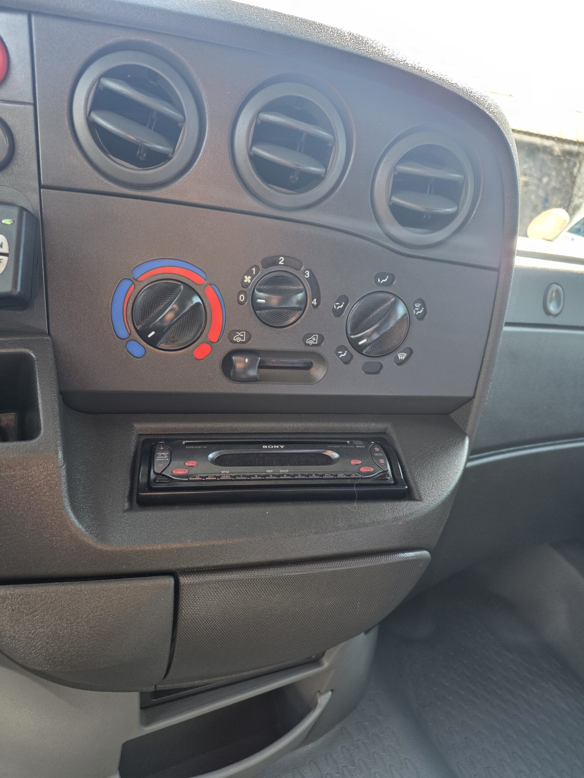 
								IVECO  35C9 CAISSE FRIGO plein									