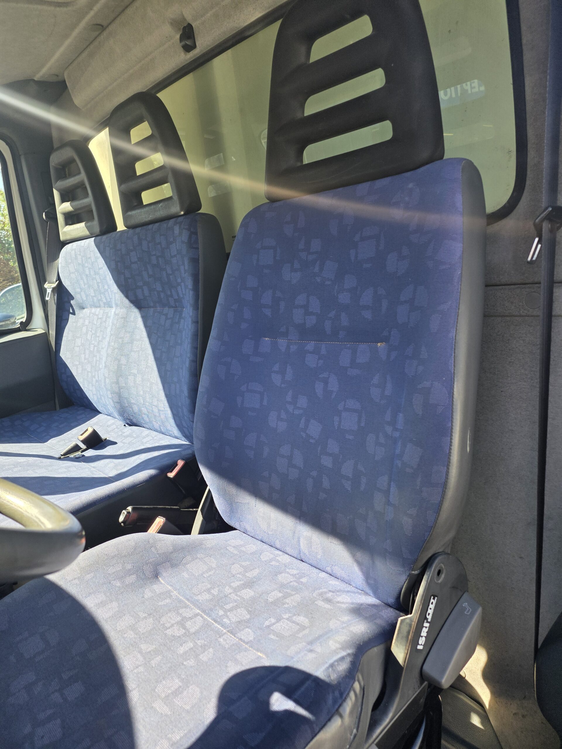 
								IVECO  35C9 CAISSE FRIGO plein									