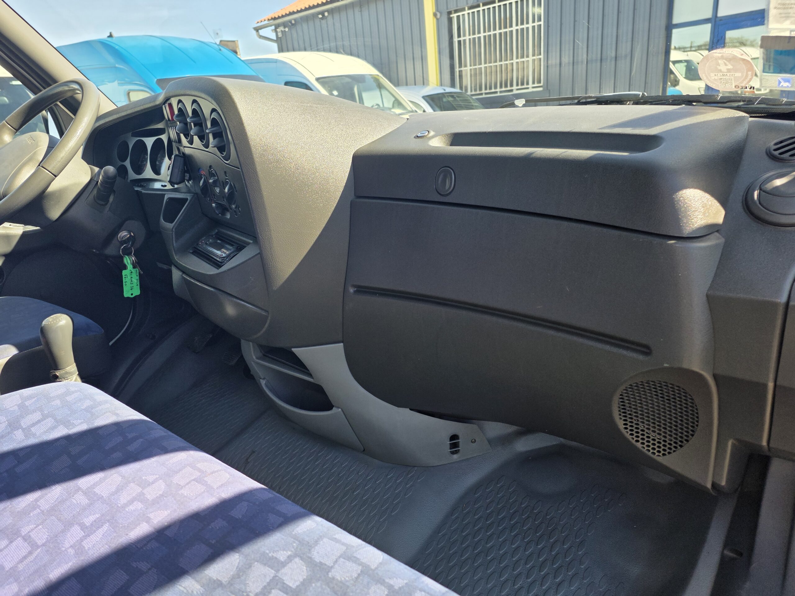 
								IVECO  35C9 CAISSE FRIGO plein									
