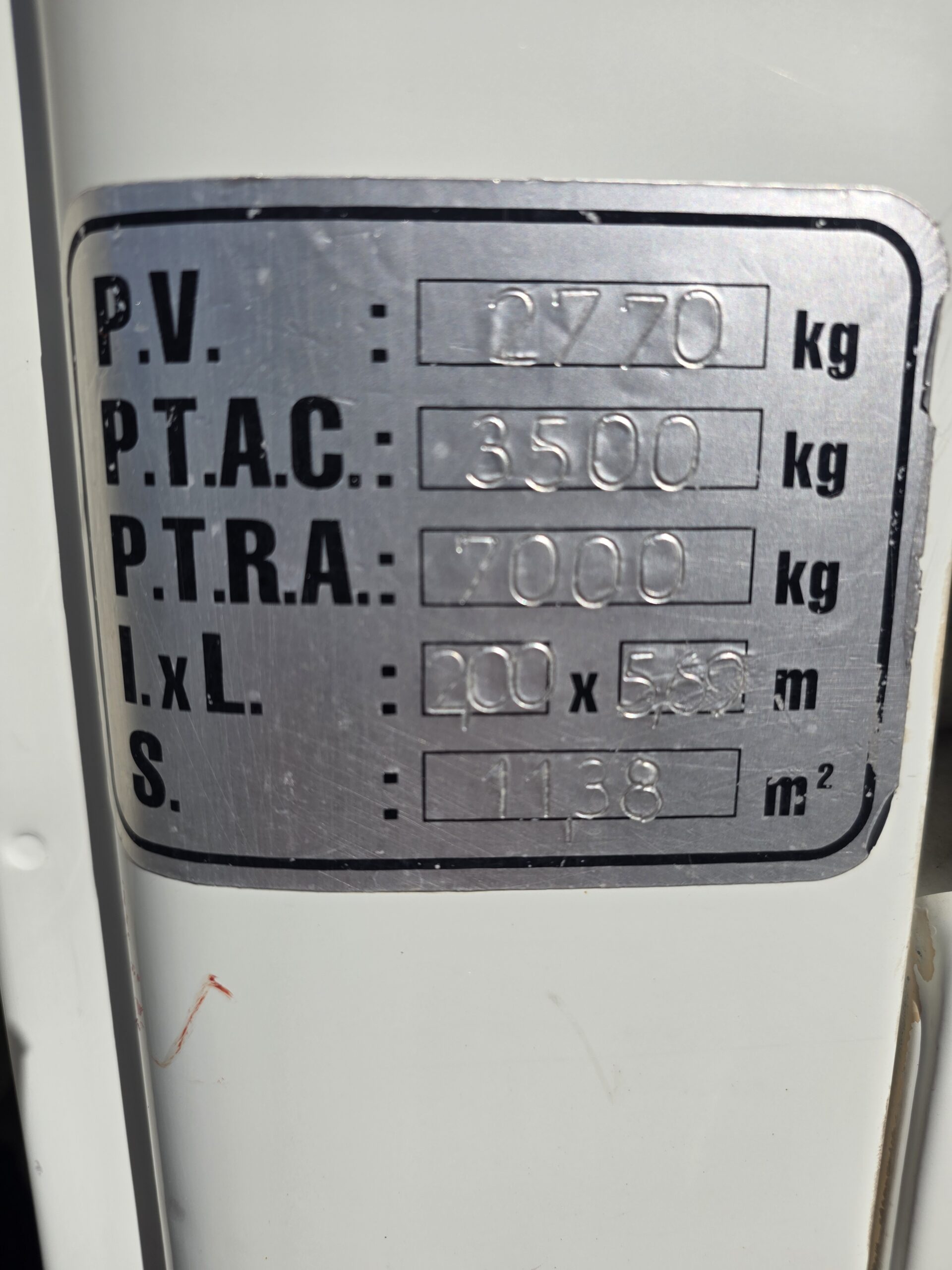 
								IVECO  35C9 CAISSE FRIGO plein									