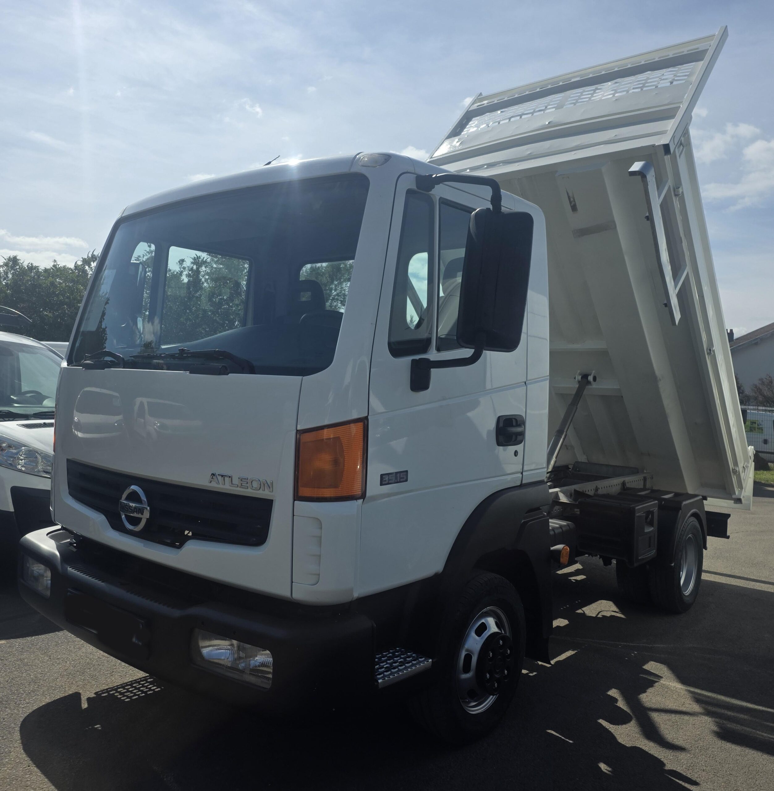 
								NISSAN ATLEON BENNE 3L 150CV plein									