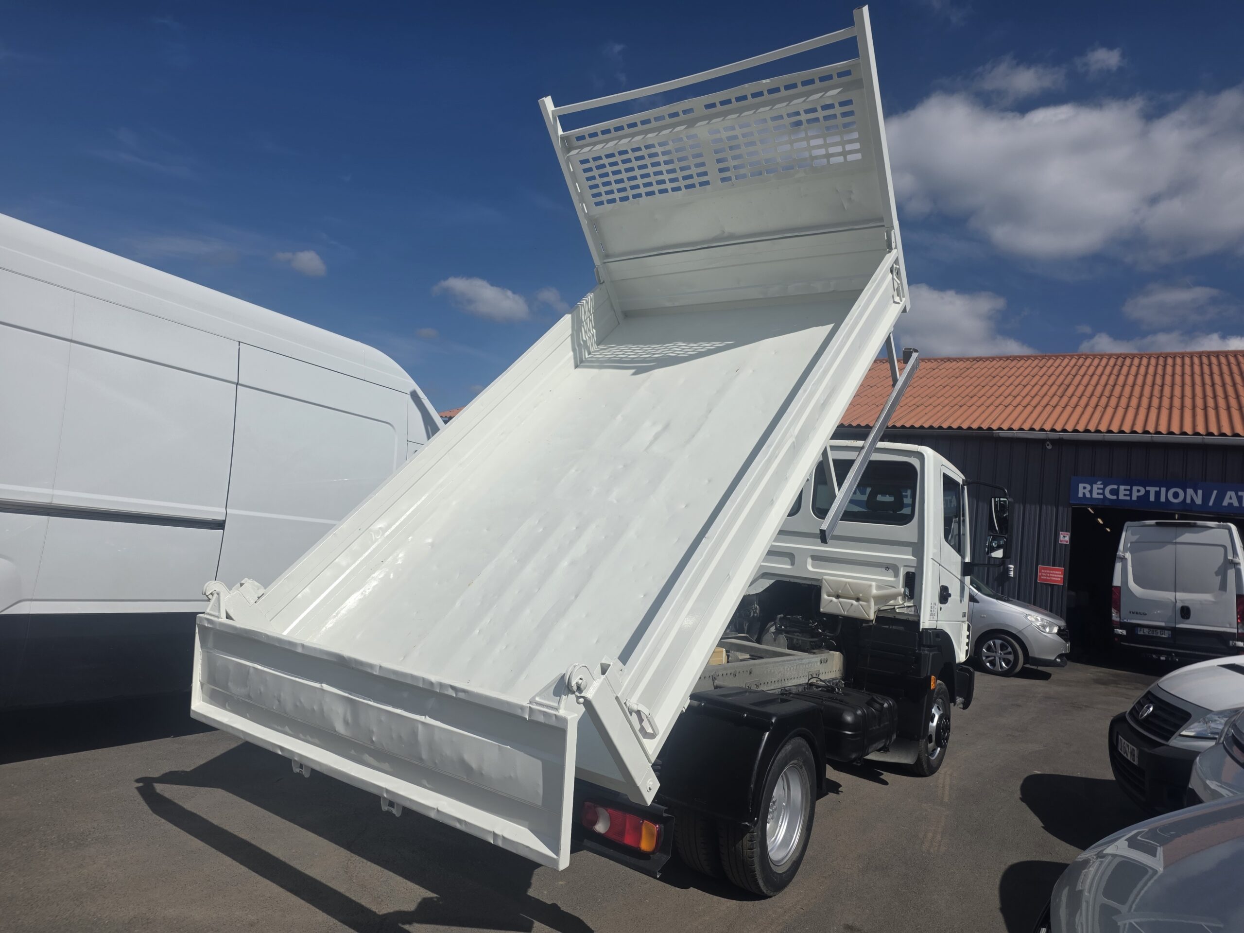 
								NISSAN ATLEON BENNE 3L 150CV plein									