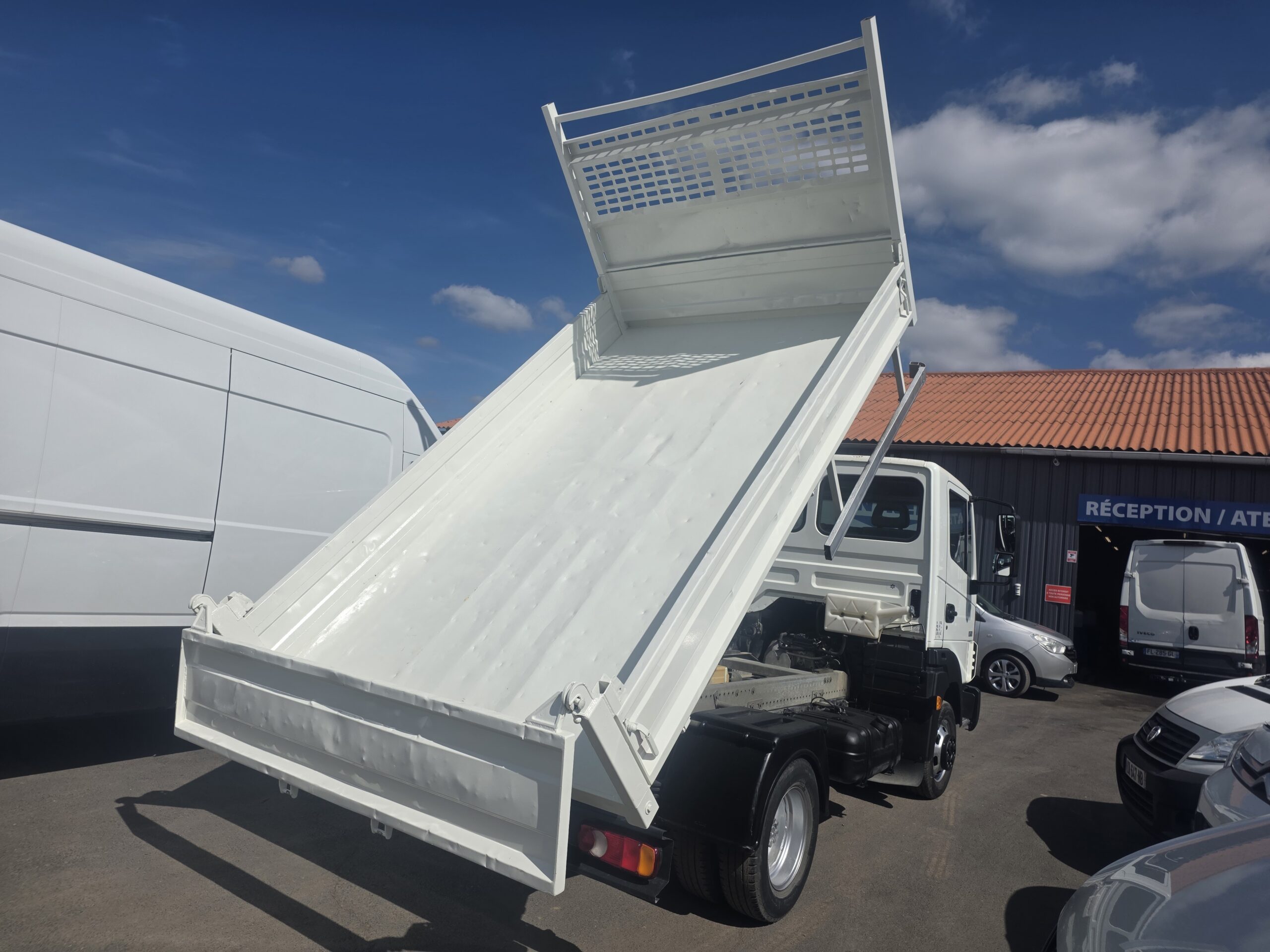 
								NISSAN ATLEON BENNE 3L 150CV plein									