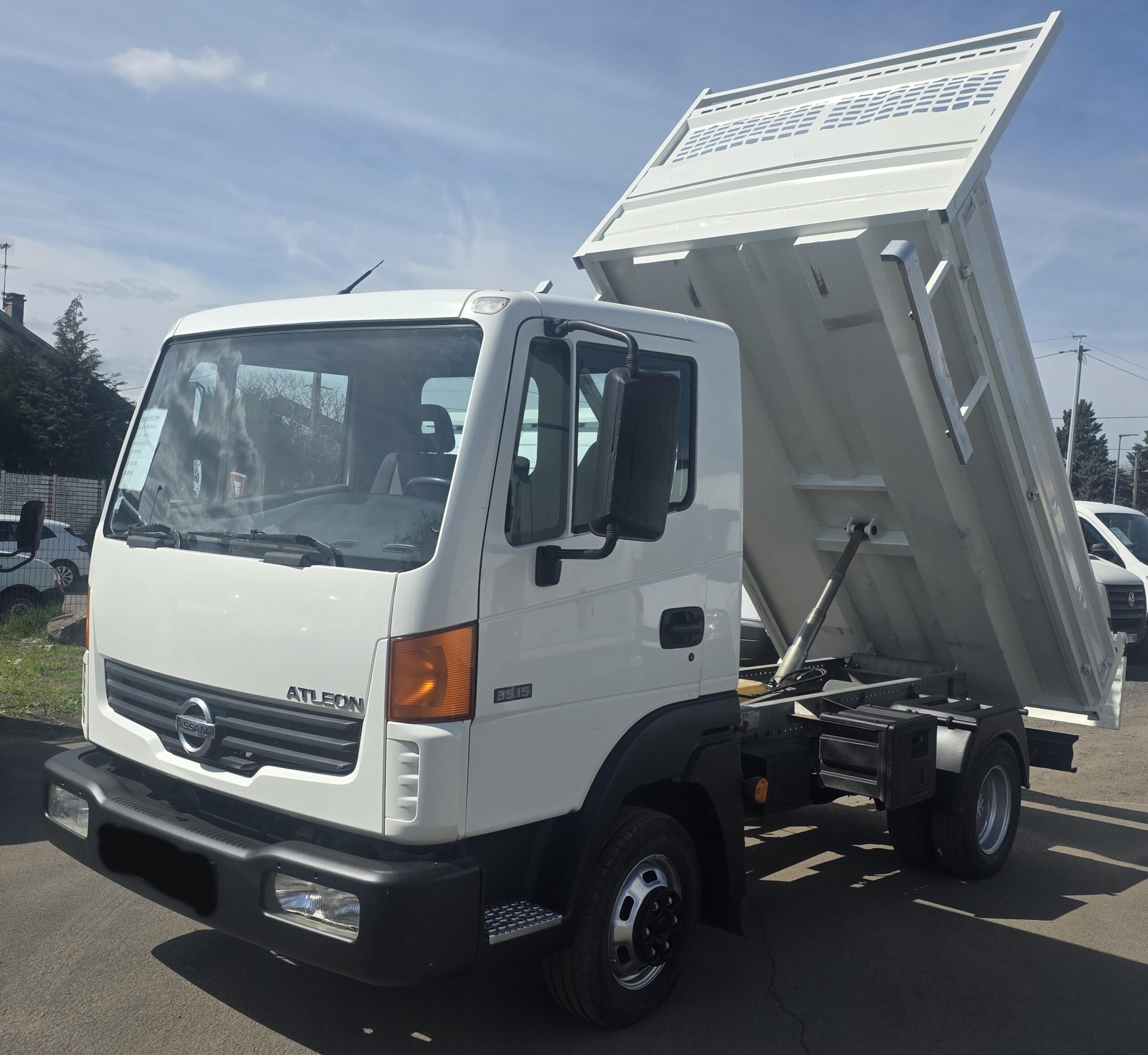 
								NISSAN ATLEON BENNE 3L 150CV plein									