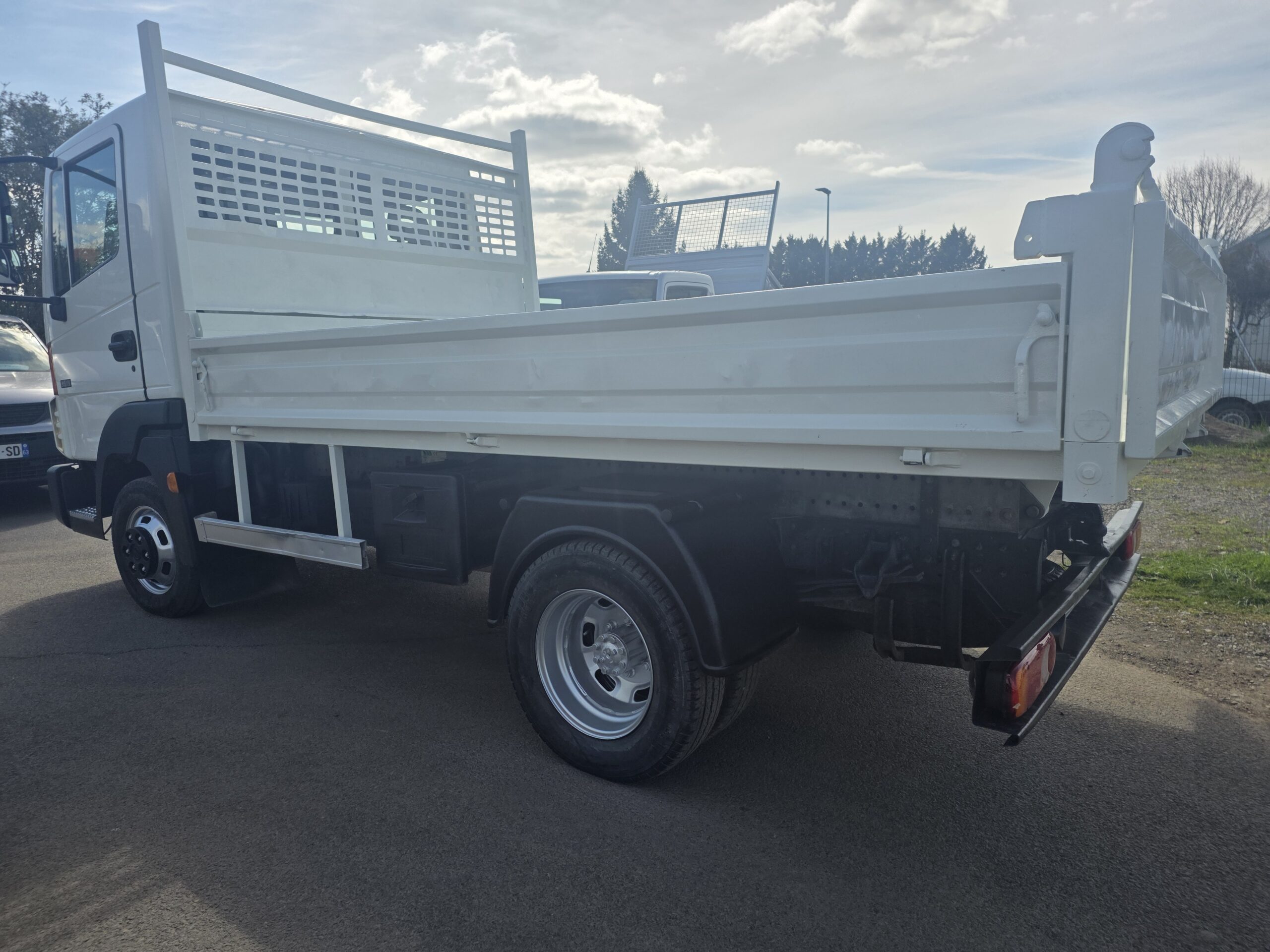 
								NISSAN ATLEON BENNE 3L 150CV plein									