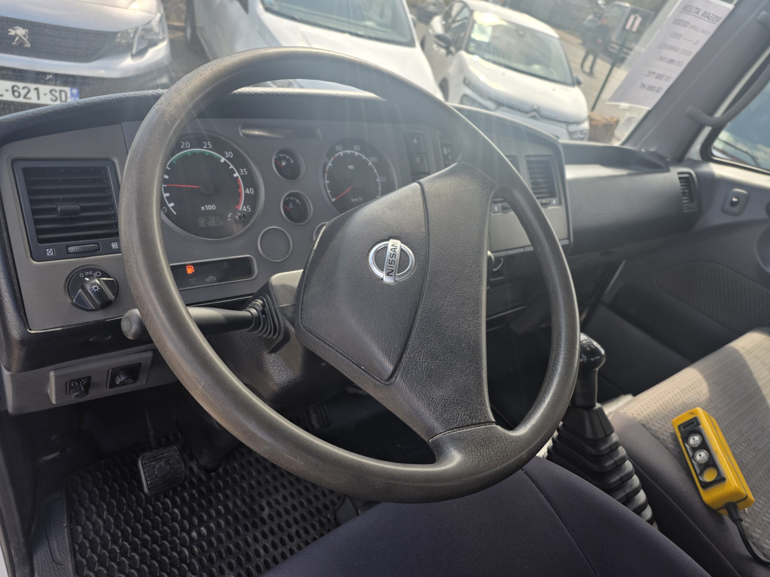 
								NISSAN ATLEON BENNE 3L 150CV plein									