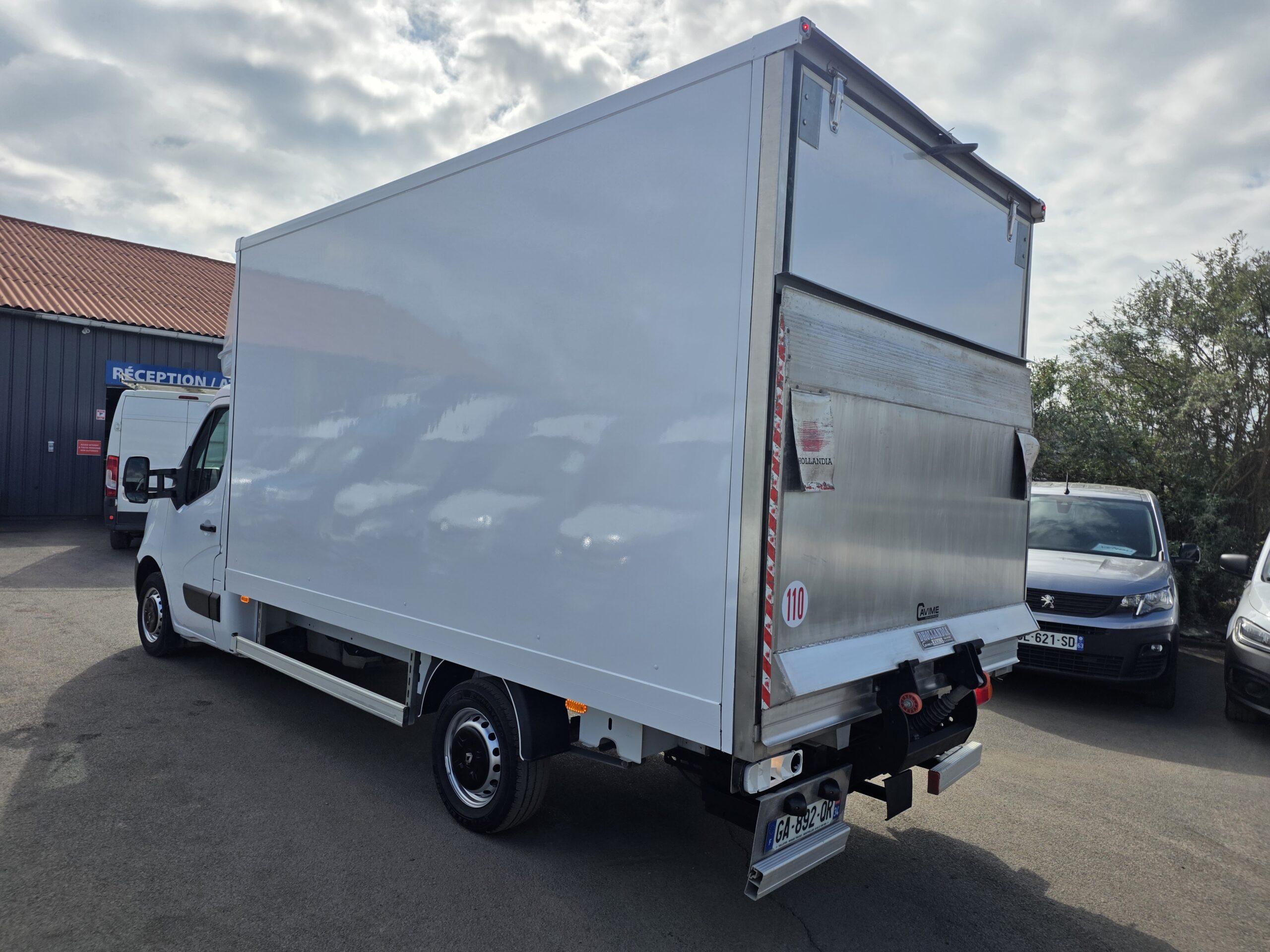
								NISSAN NV400 2.3L 165CV CAISSE HAYON plein									