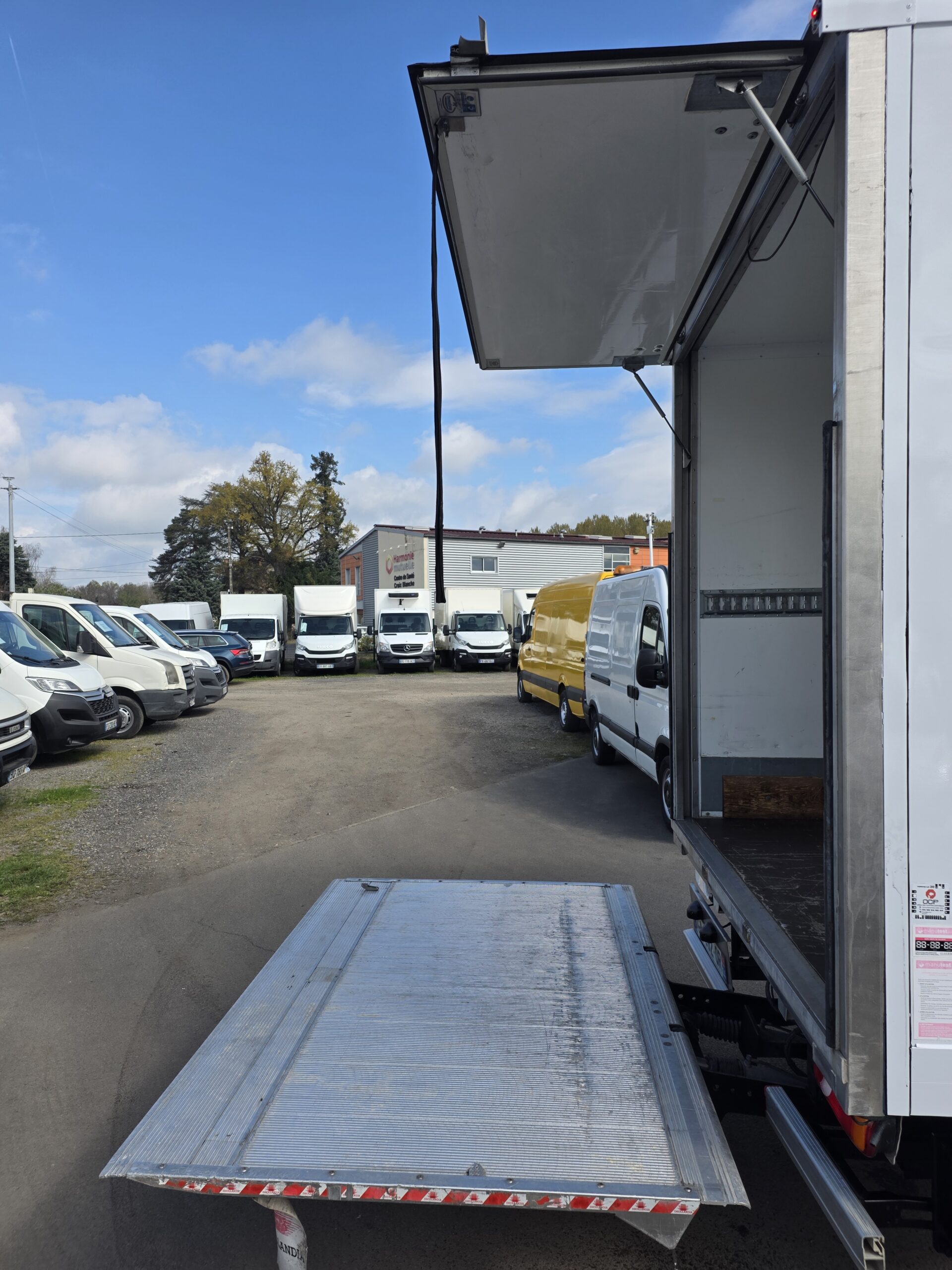 
								NISSAN NV400 2.3L 165CV CAISSE HAYON plein									