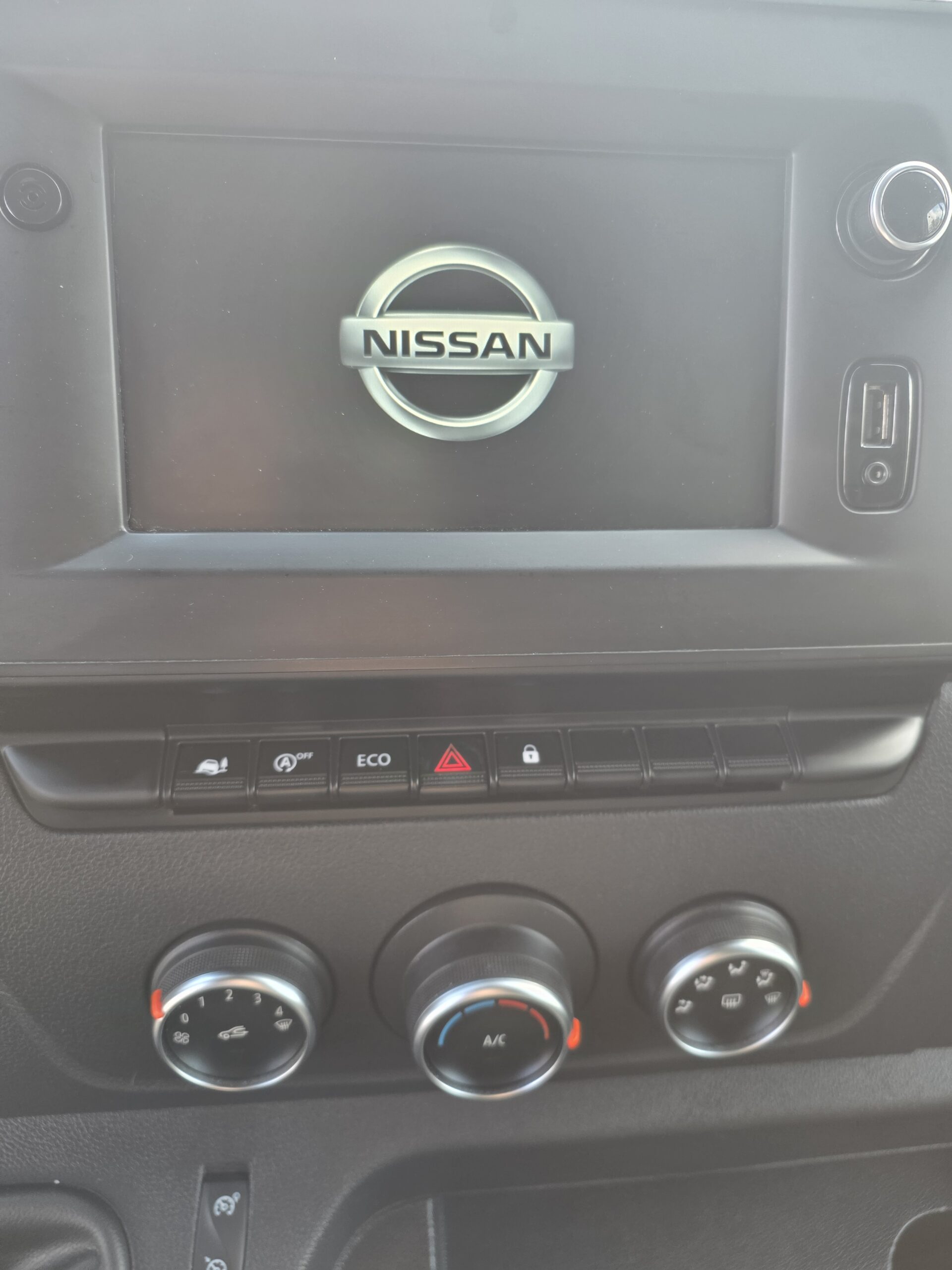 
								NISSAN NV400 2.3L 165CV CAISSE HAYON plein									