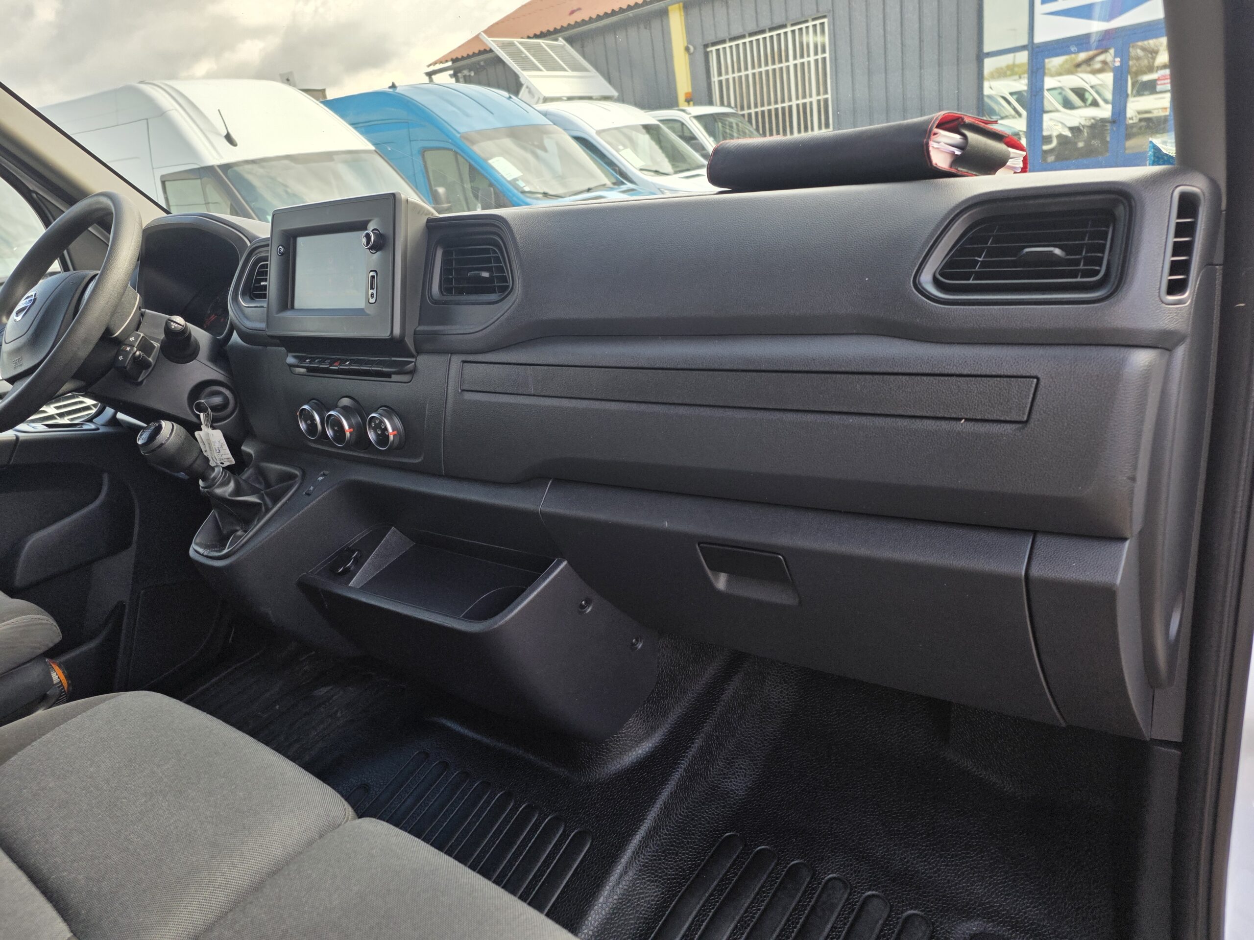 
								NISSAN NV400 2.3L 165CV CAISSE HAYON plein									