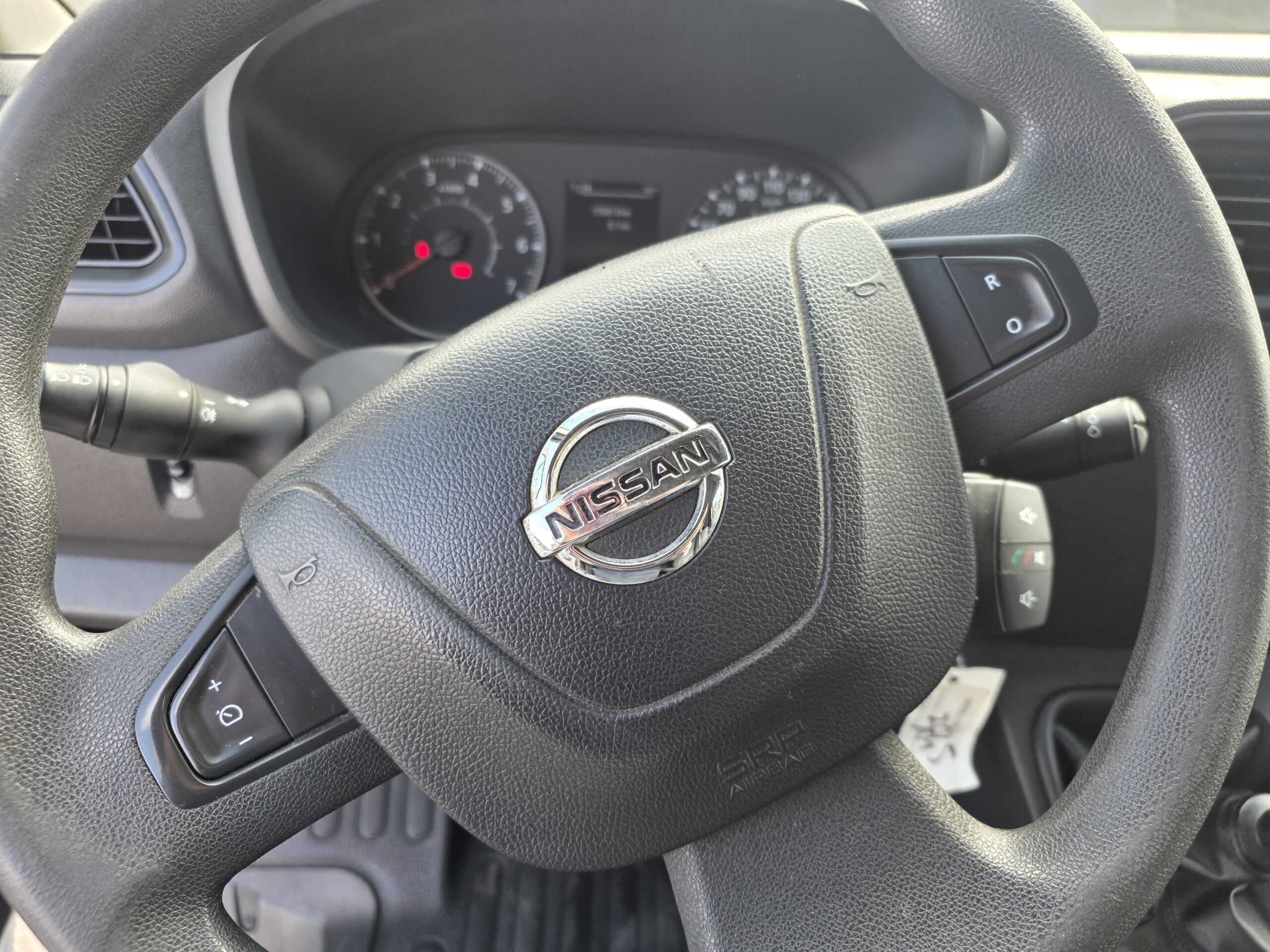 
								NISSAN NV400 2.3L 165CV CAISSE HAYON plein									