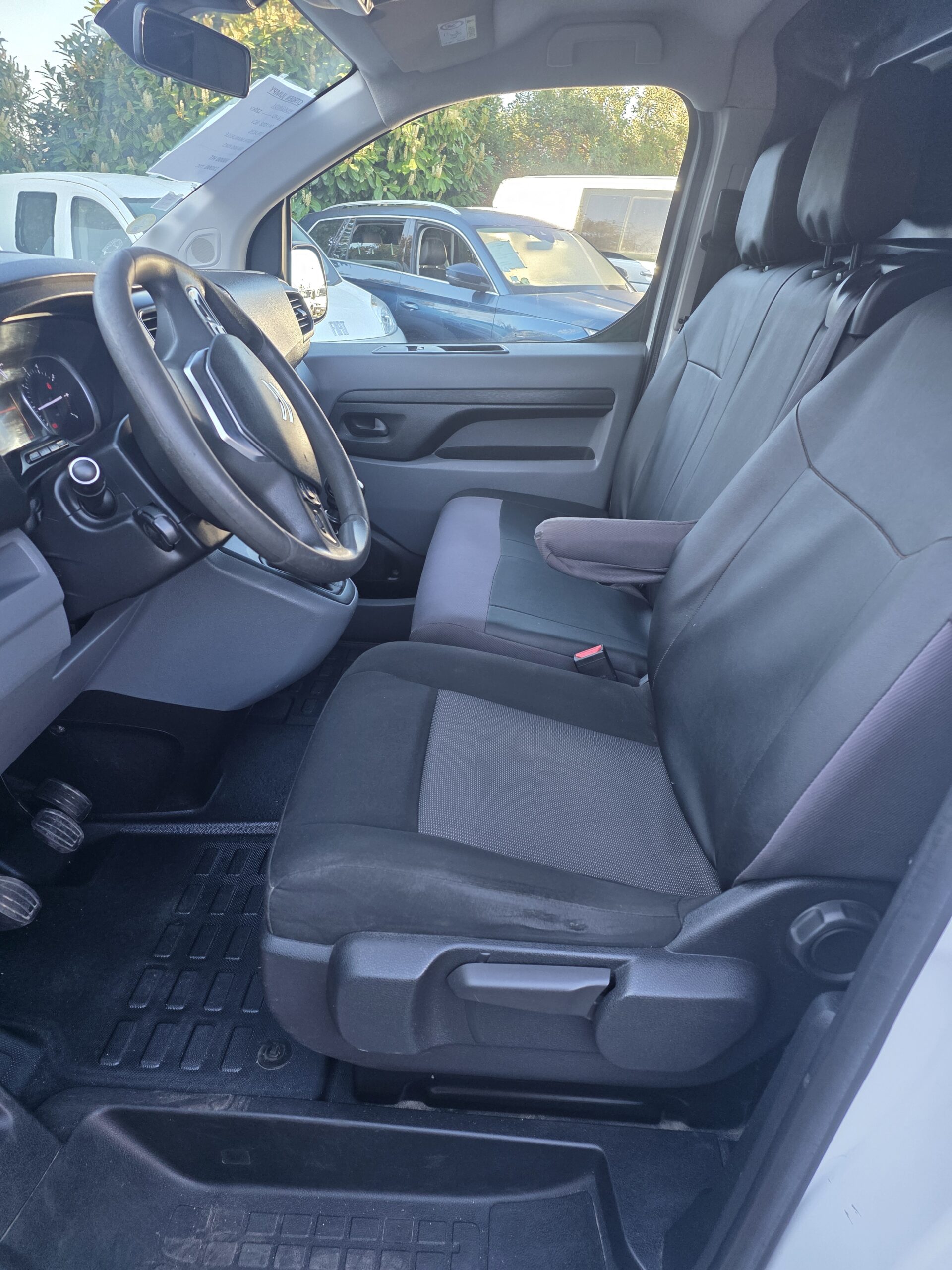 
								CITROEN JUMPY 1.6 HDI 120CV TÔLÉ plein									